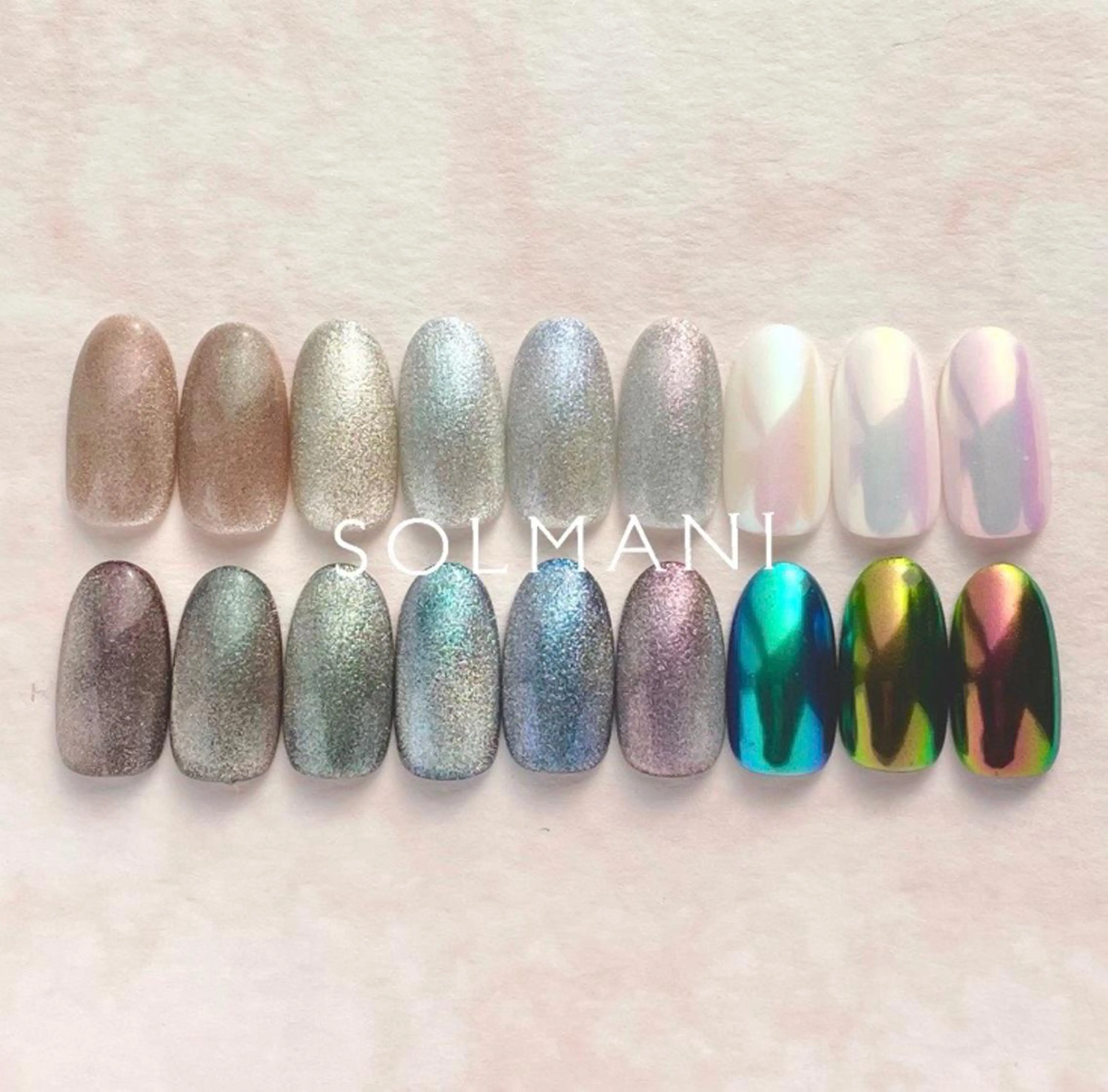 ネイル オーロラネイル マグネットネイル ミラーネイル SOLMANI 予約担当のネイルデザイン