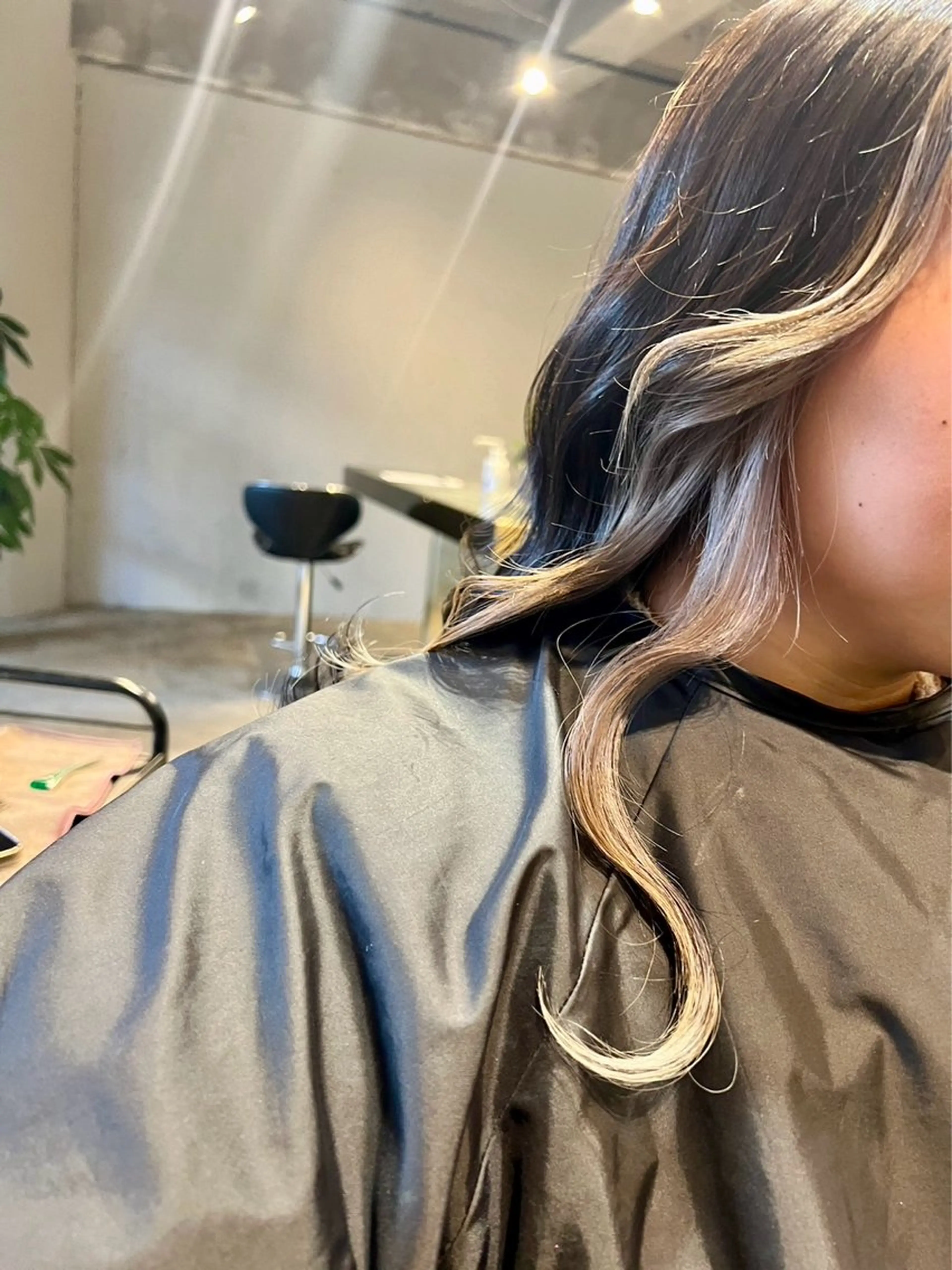 セミロング カラー ミストバング ブリーチ  フェイスフレーミング 顔周りカット ヘアカラー トリートメント ヘッドスパ カラースペシャリスト しょう🧑🏼‍🎨のヘアスタイル