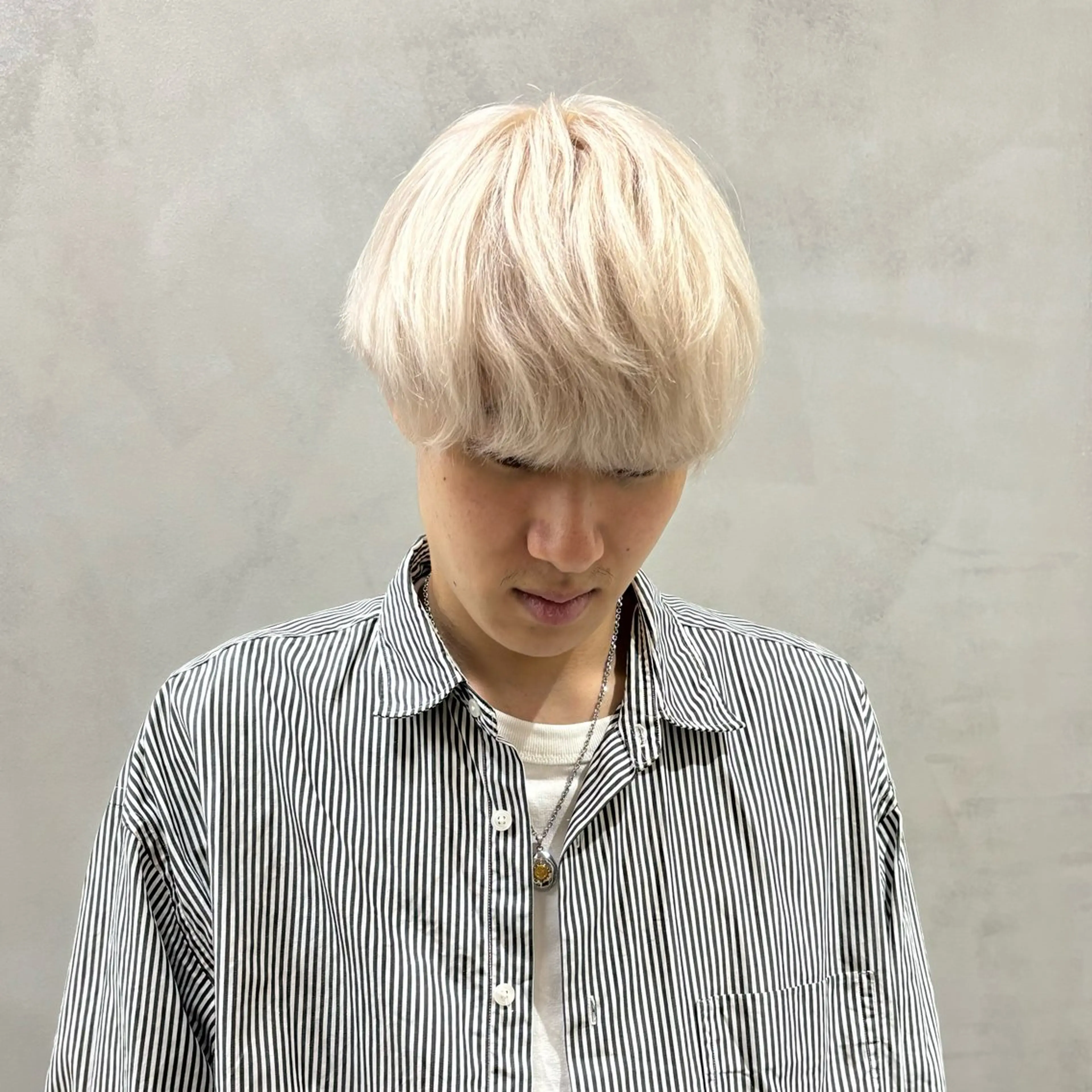 カラー メンズ メンズブリーチ ブリーチ ヘアカラー トリートメント ヘッドスパ ヘアセット オカベ ショウマのヘアスタイル