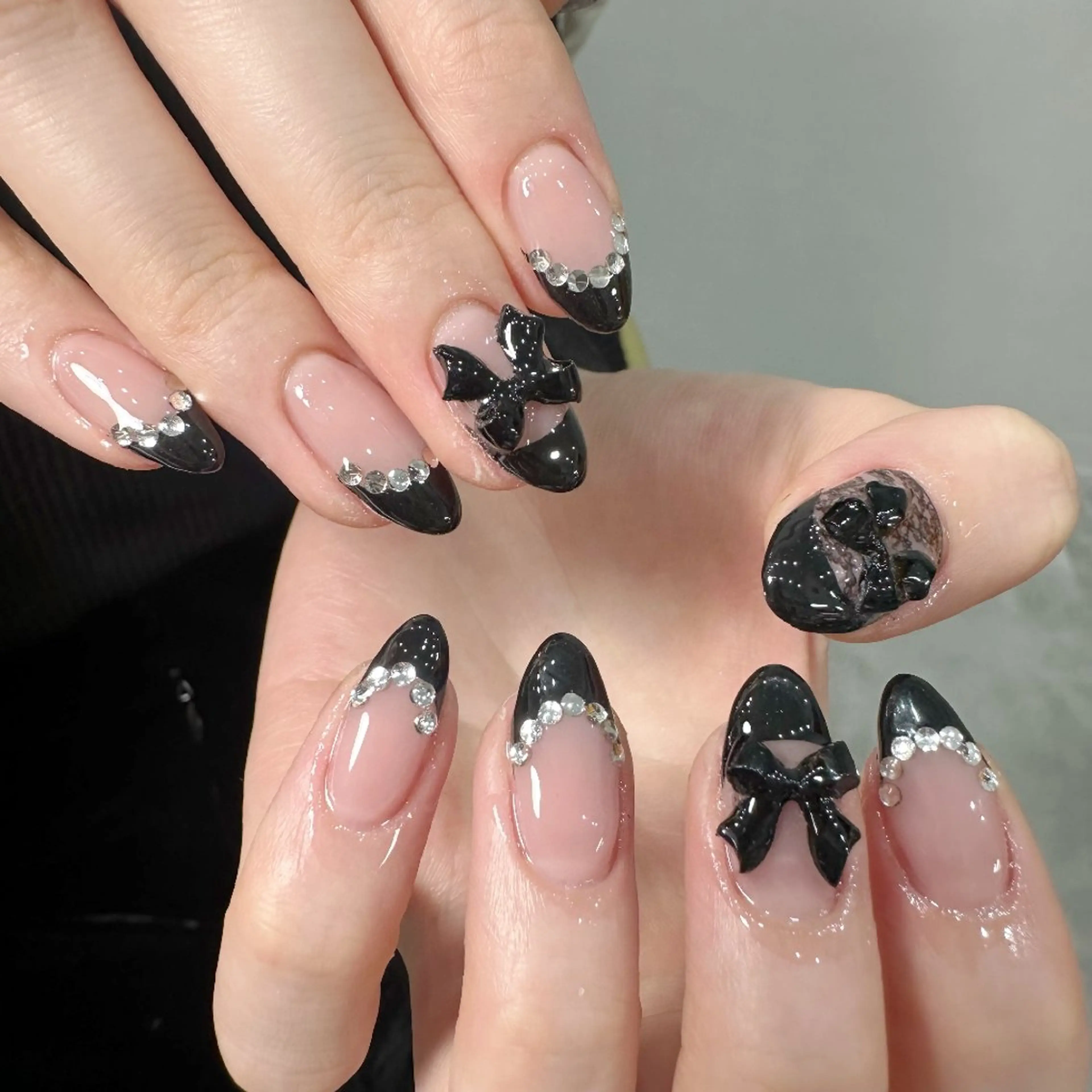 ネイル チークネイル フレンチネイル ジェルネイル ガーリー キラキラネイル ハンドネイル UM Nail Salonのネイルデザイン