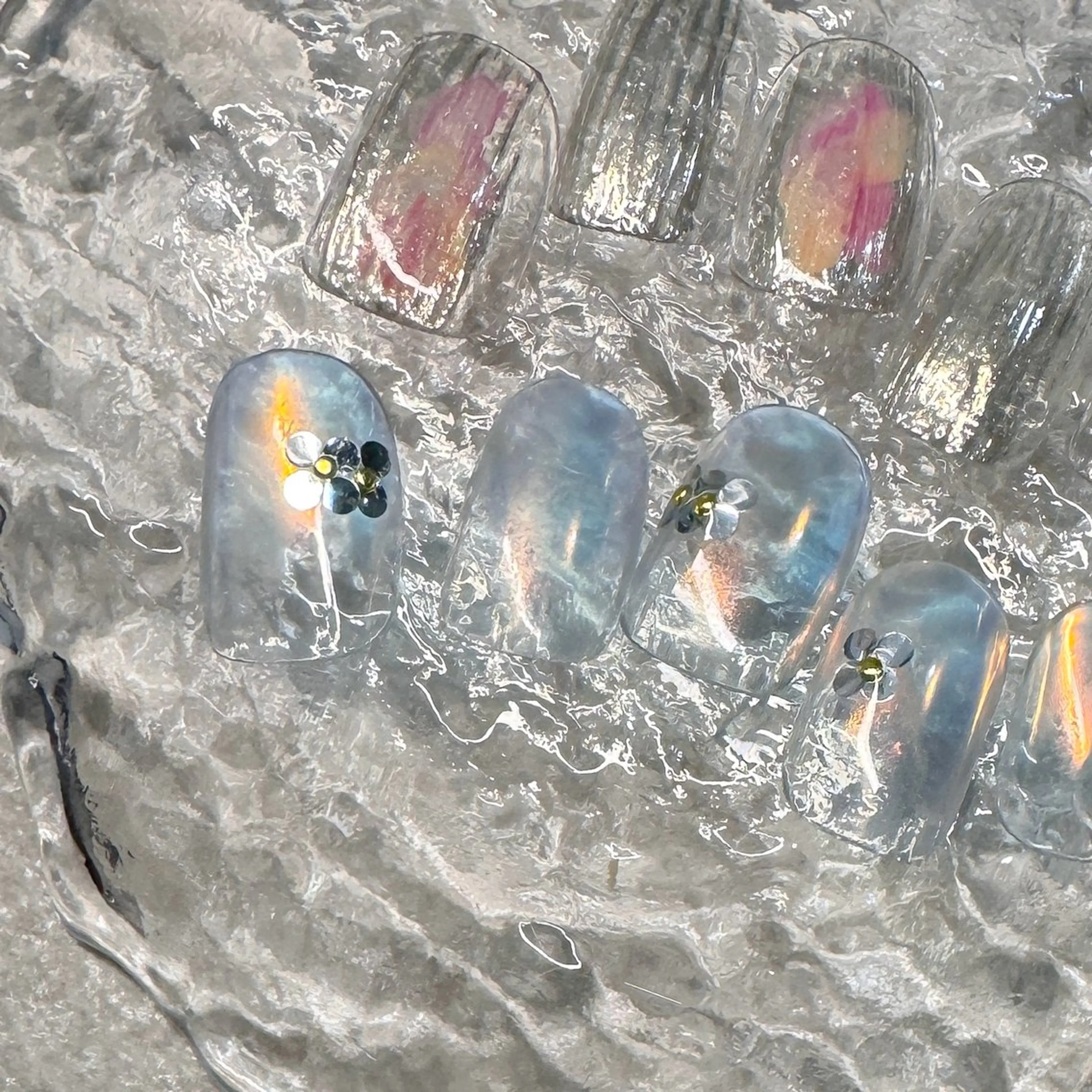 ネイル オーロラネイル フラワーネイル グラデーション ミラーネイル シルバー ハンドネイル pointillé .ayaのネイルデザイン