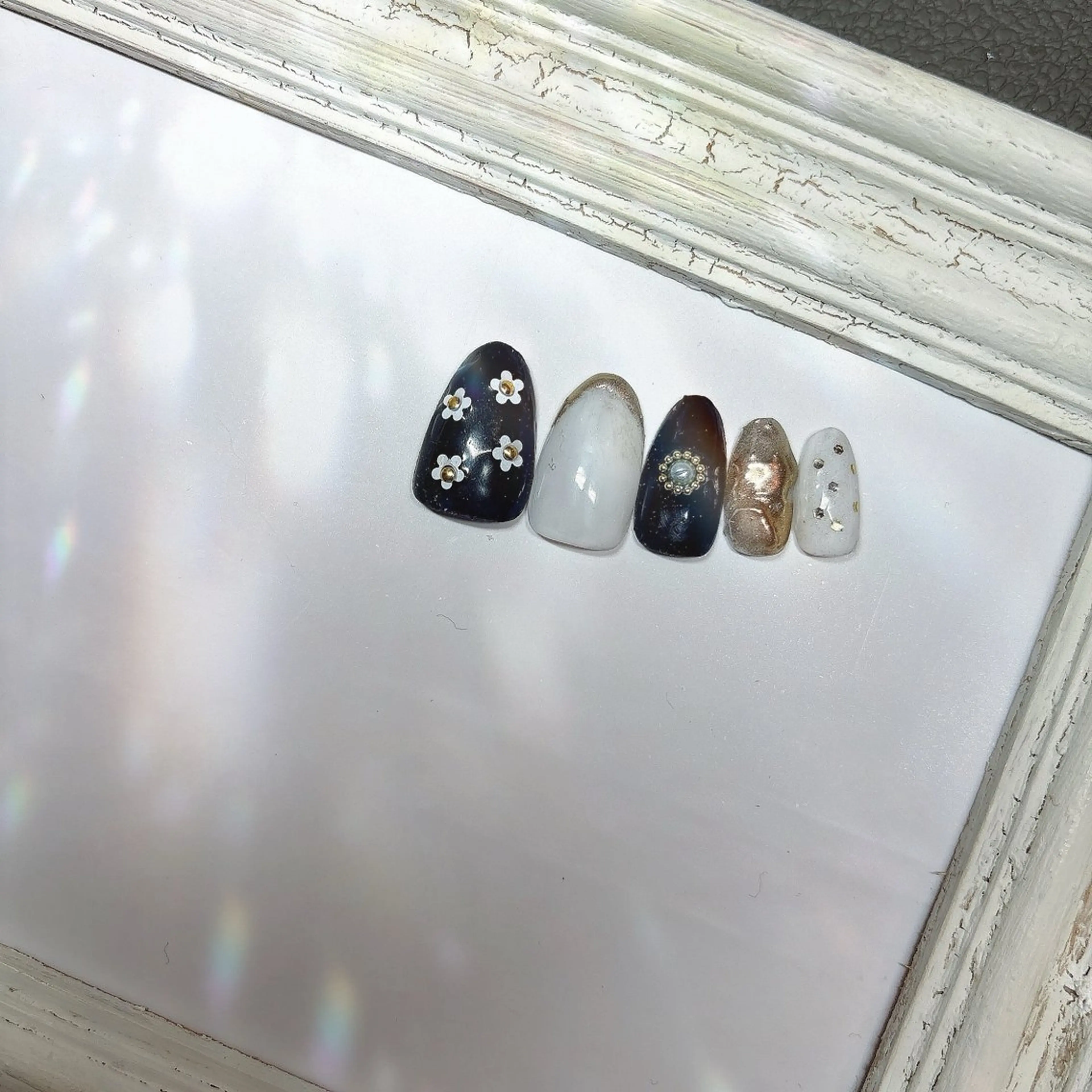 ネイル フラワーネイル ゴールド ハート ミラーネイル ネイビー ハンドネイル Nailshop Mimiのネイルデザイン