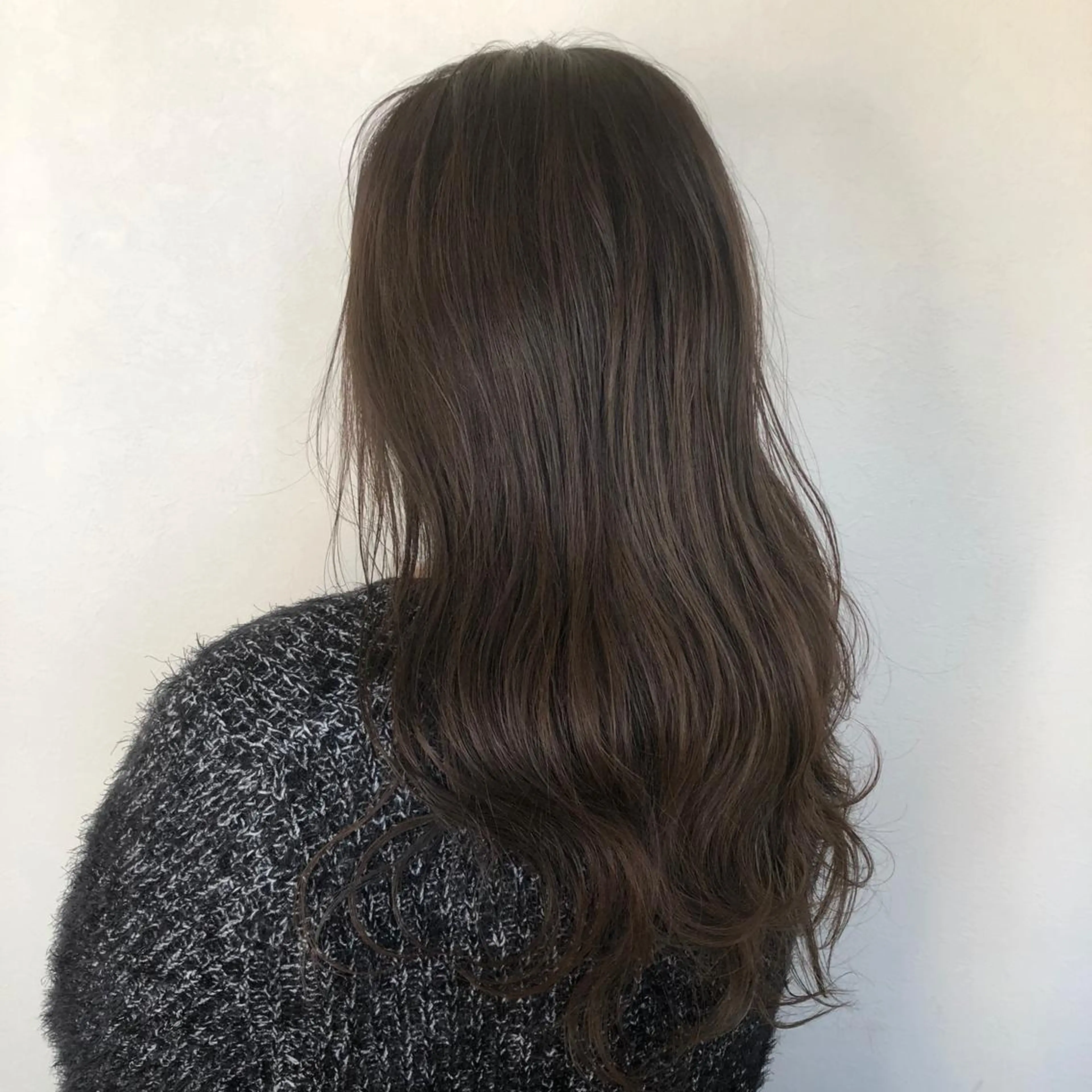 ロング カラー グレージュ 4-rest garden （フォーレストガーデン）所属・金井 直樹のヘアスタイル