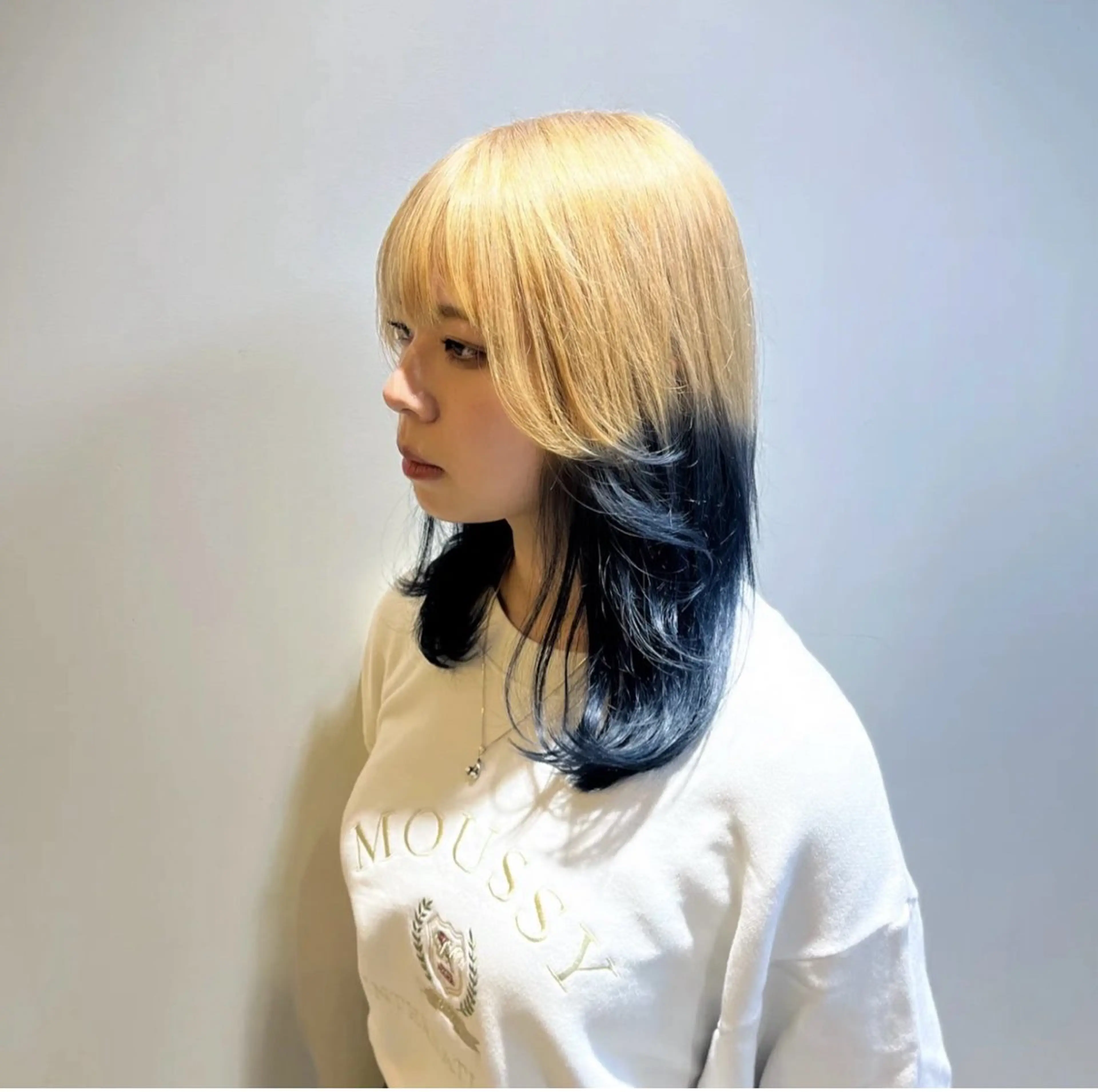 ミディアム カラー 黒髪 ブルーカラー ブルーブラック ヘアカラー トリートメント ヘアセット 髪質改善/艶髪 /SARA💕のヘアスタイル