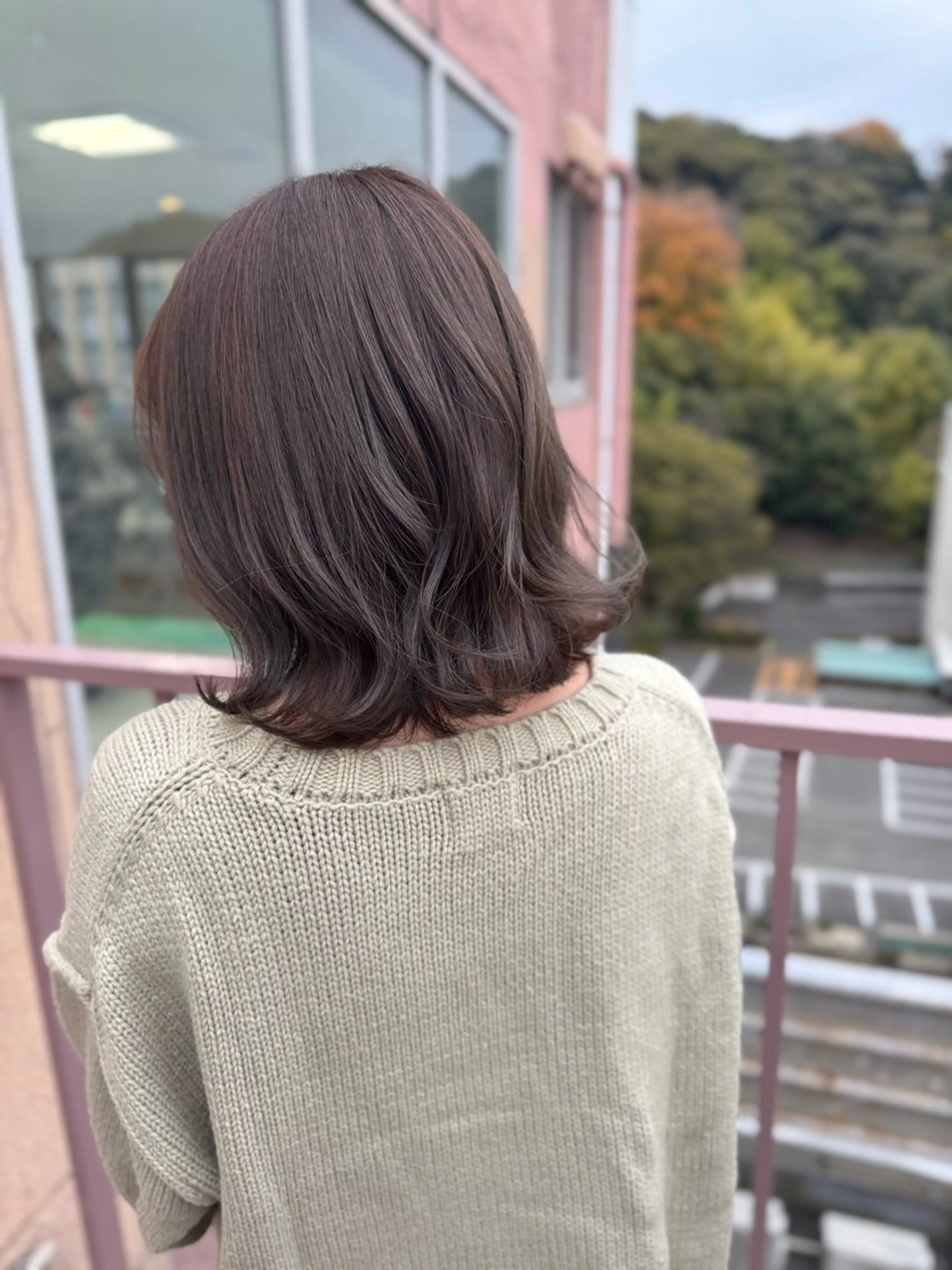 ミディアム カラー グレージュ カット ヘアカラー トリートメント Viage （ビアージュ）のヘアスタイル