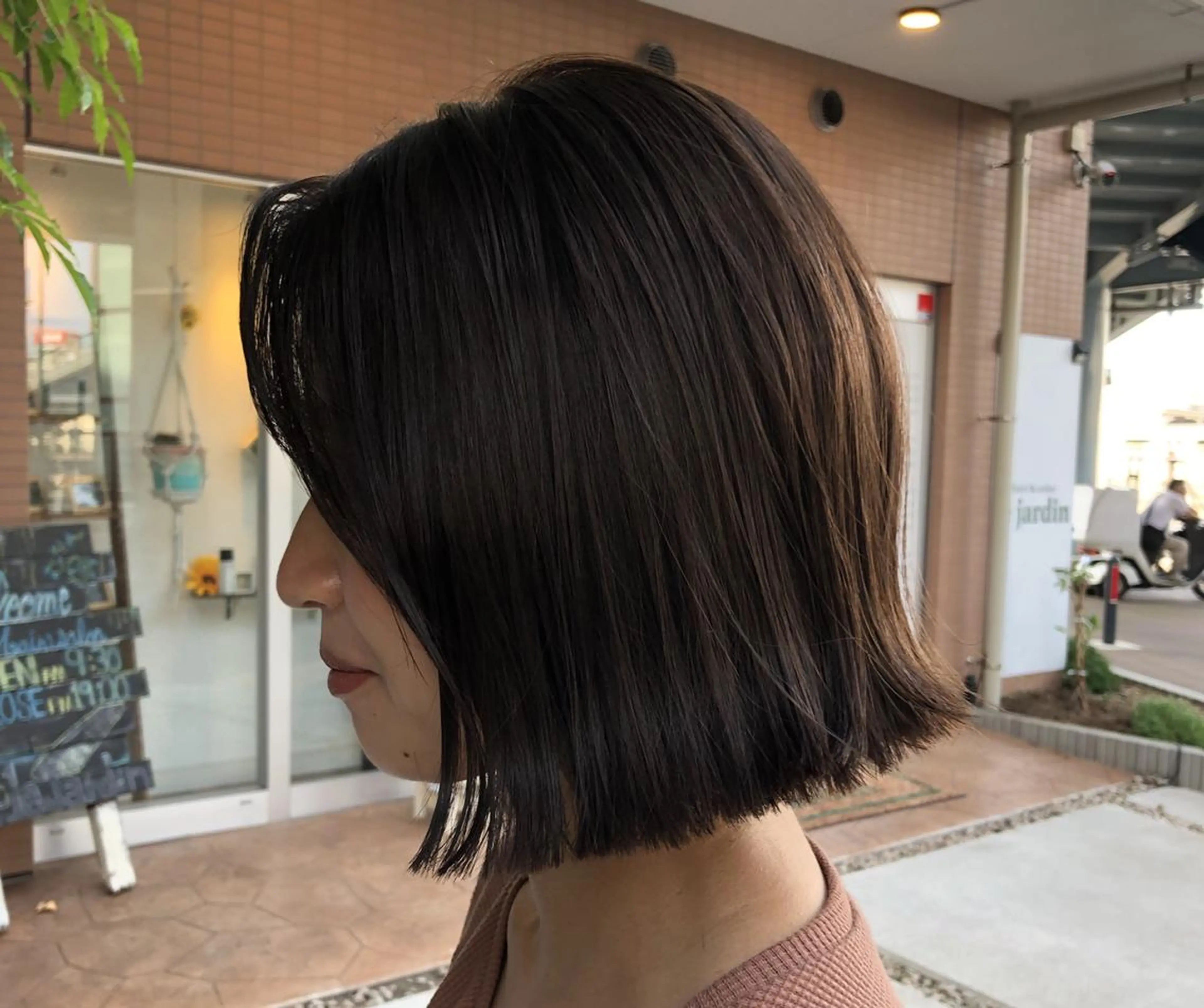 ミディアム 切りっぱなしボブ ボブ 艶質改善/縮毛矯正 ササキナツミのヘアスタイル