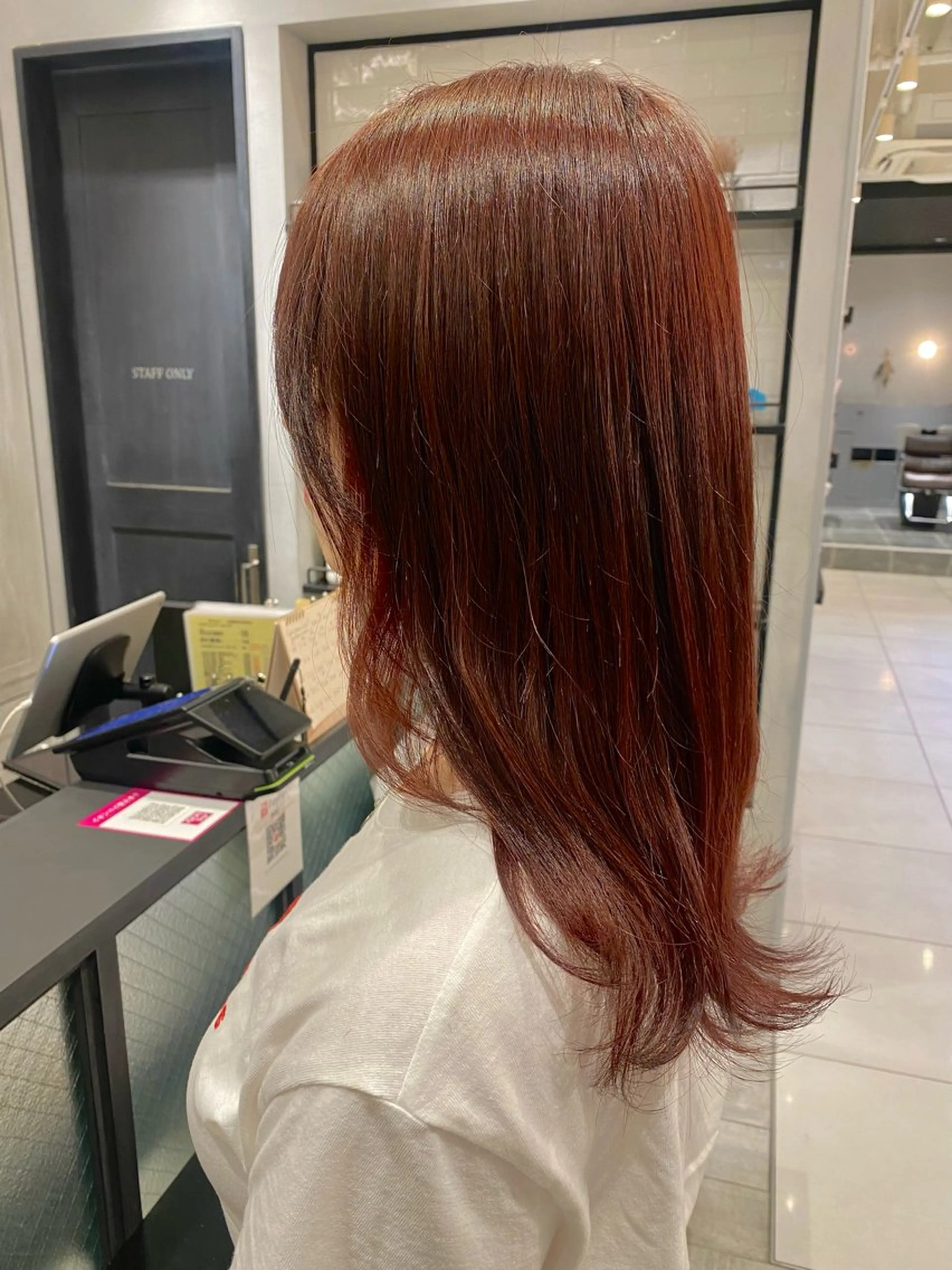 ミディアム カラー 渡邊 桃香のヘアスタイル