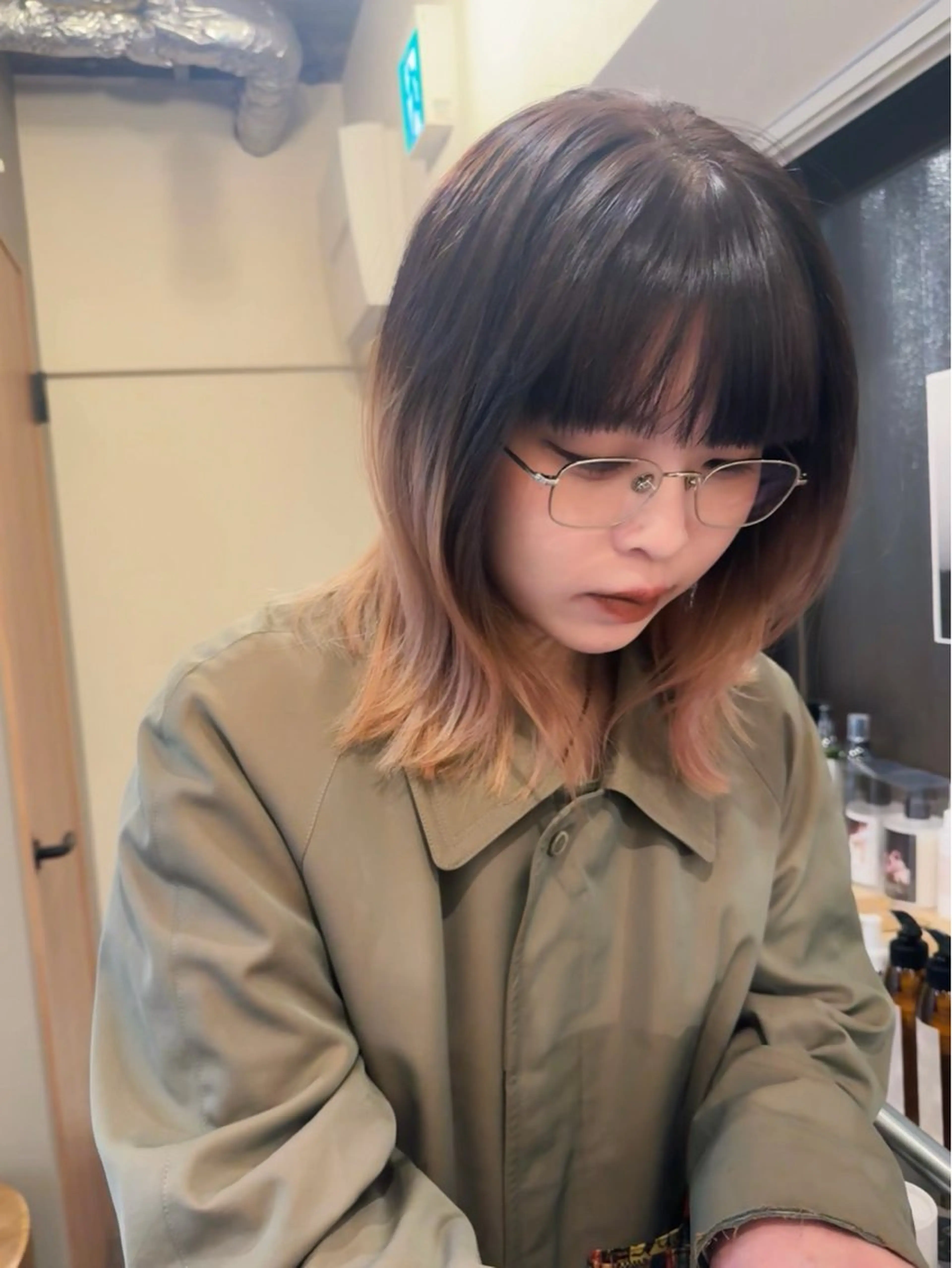 ミディアム ヘアカラー トリートメント ヘアセット ハルカ/透け感カラー /顔周りレイヤーのヘアスタイル