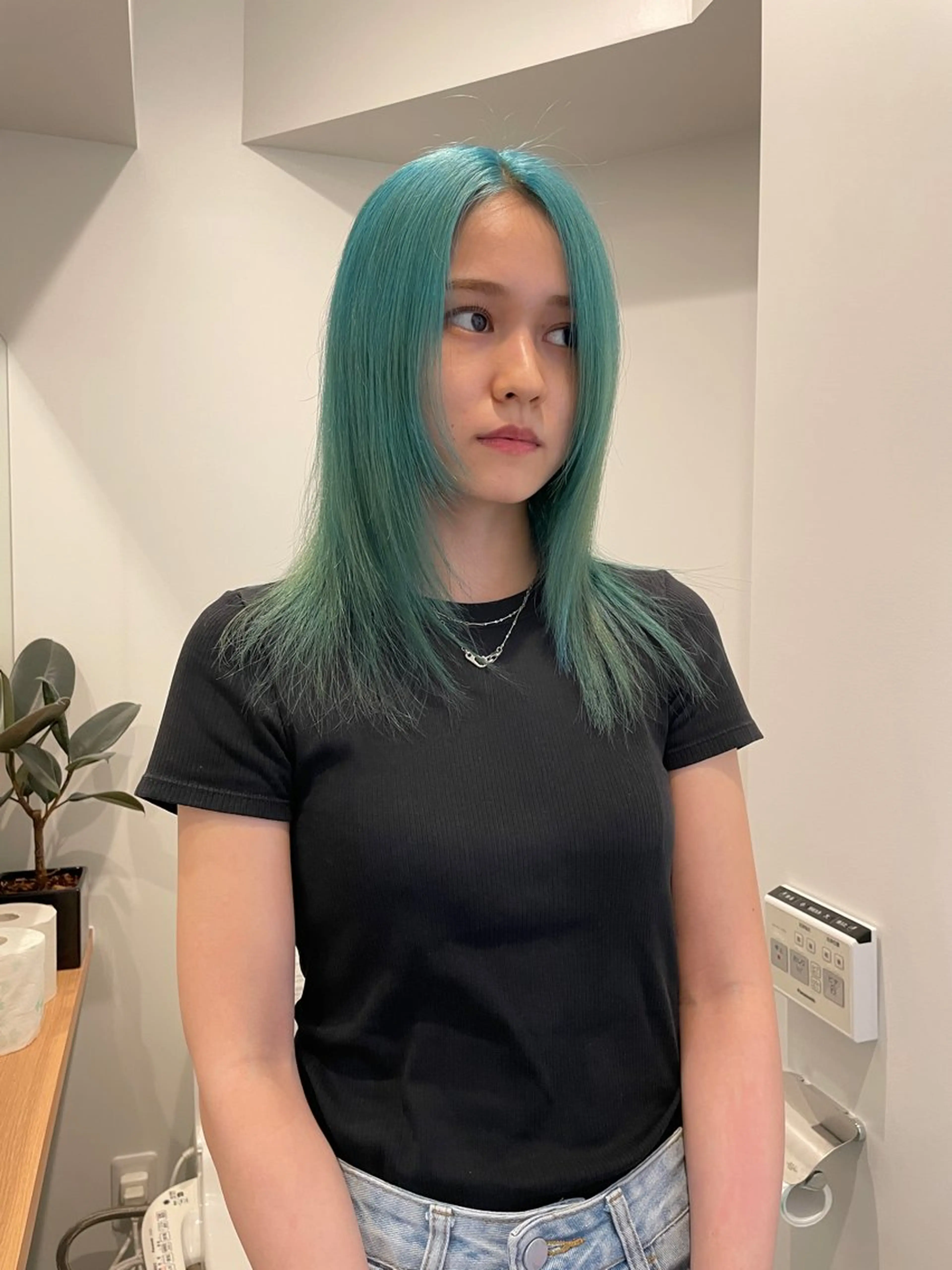 ミディアム カラー laff 新宿所属・ボブ/ケアパーマ/ レイヤー/縮毛矯正のヘアスタイル