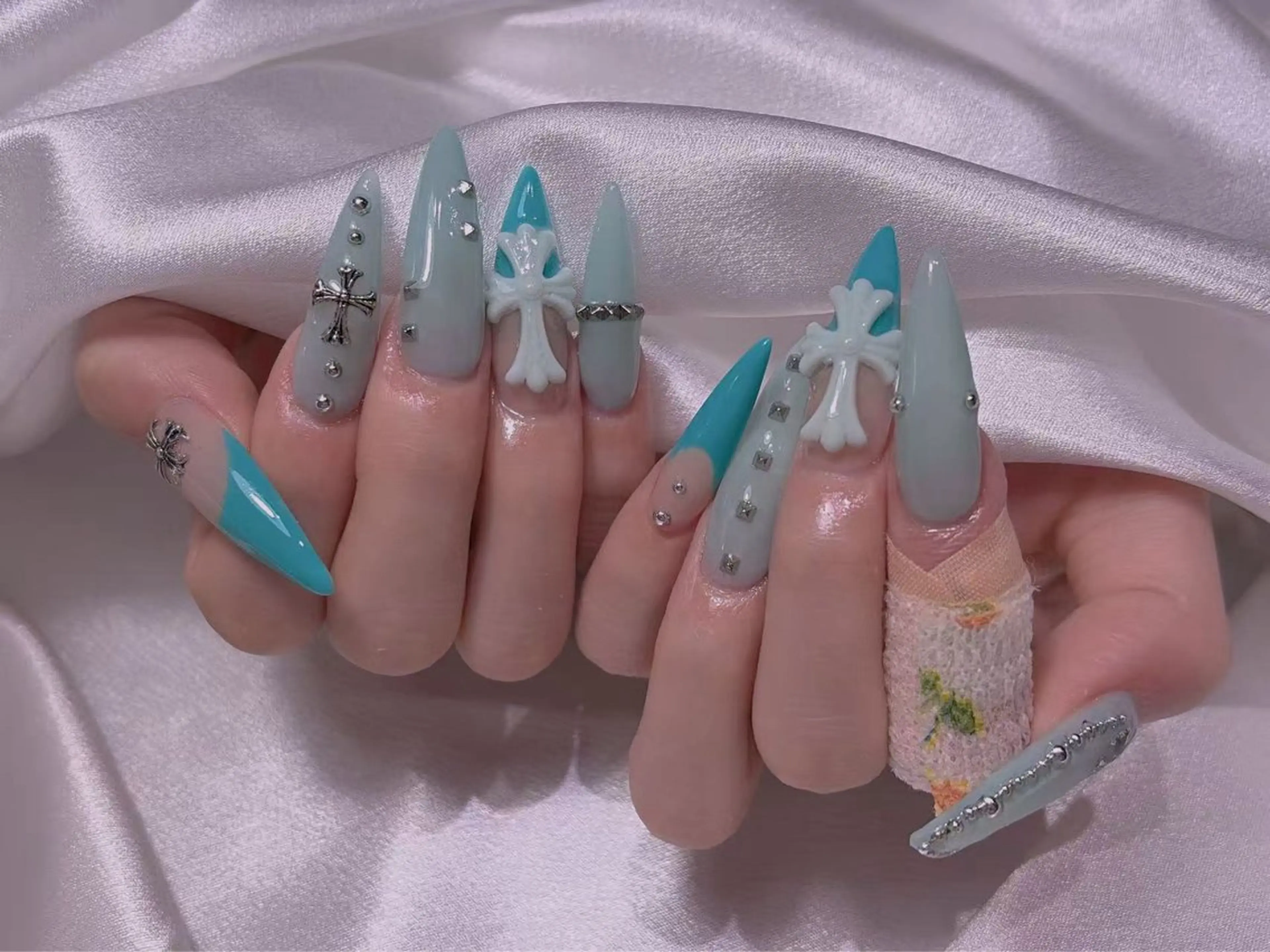 ネイル M2ネイルサロン【長さ出し&フィルイン導入店】所属・長さ出し専門店 RIRIのネイルデザイン