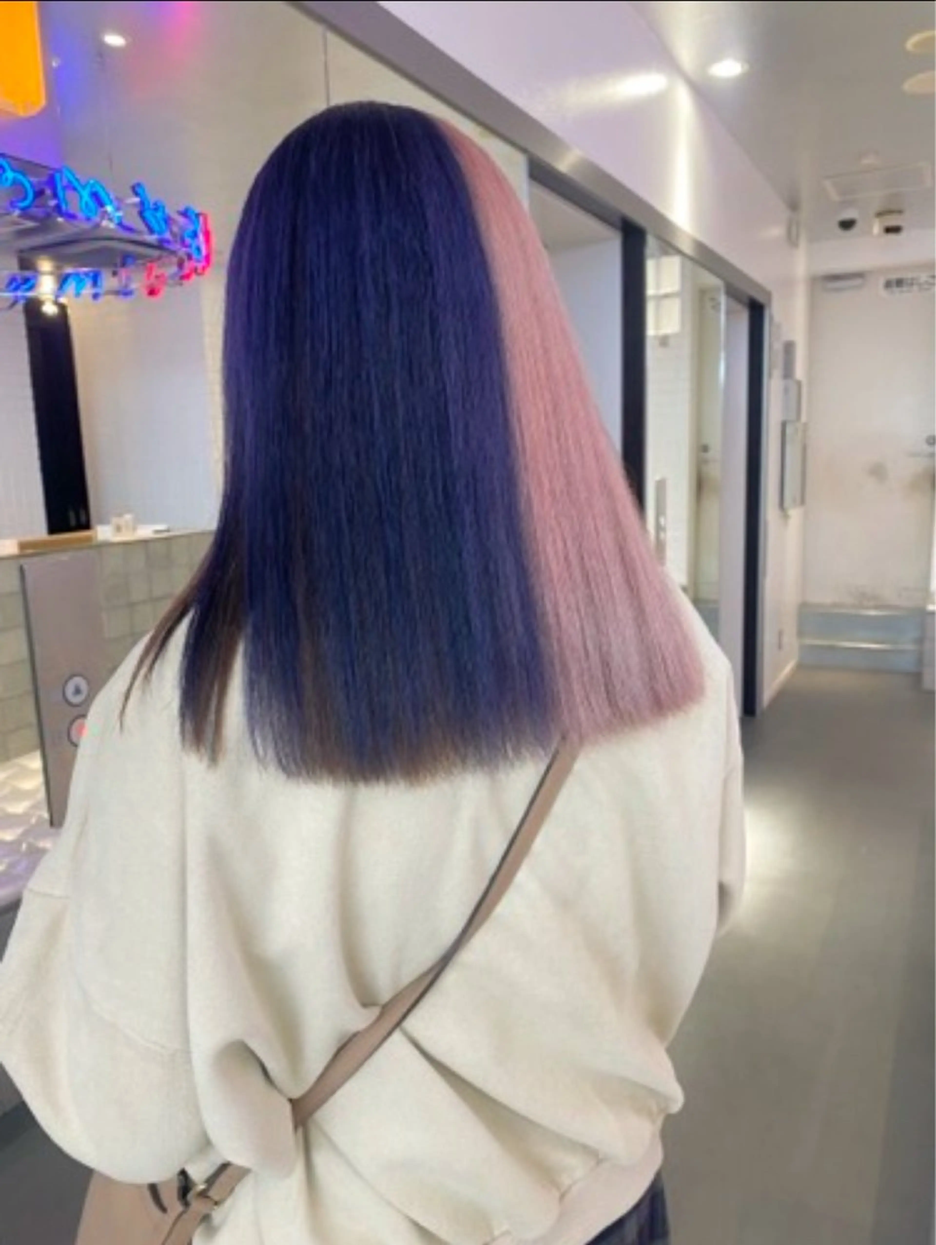 【大人気メニュー】🖤‎💜ツートンカラー(ブリーチ+選べるカラー2色)+トリートメント💜🖤の写真