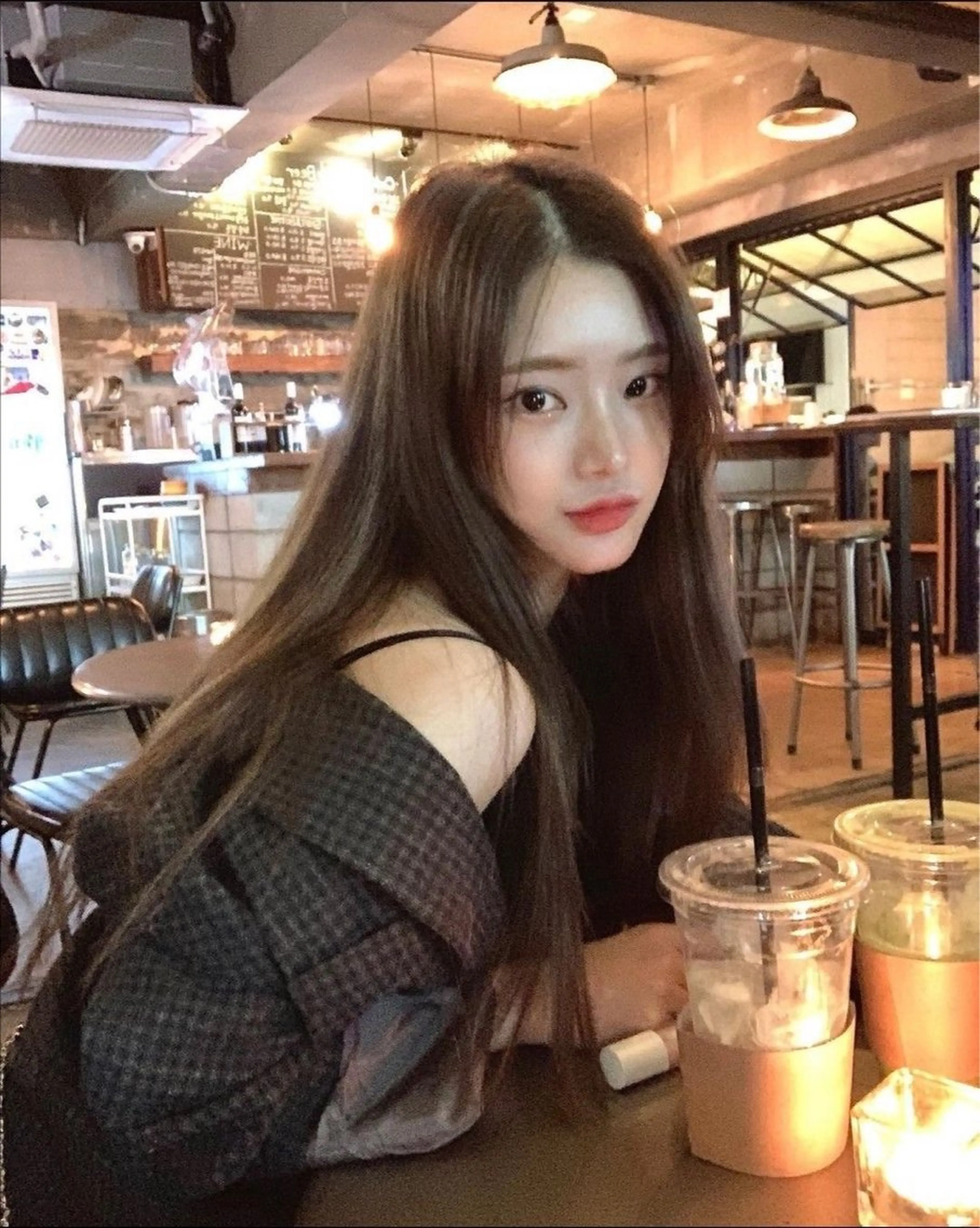 カラー カット ヘアカラー トリートメント 莉乃/縮毛矯正/髪質 改善/艶カラーのヘアスタイル