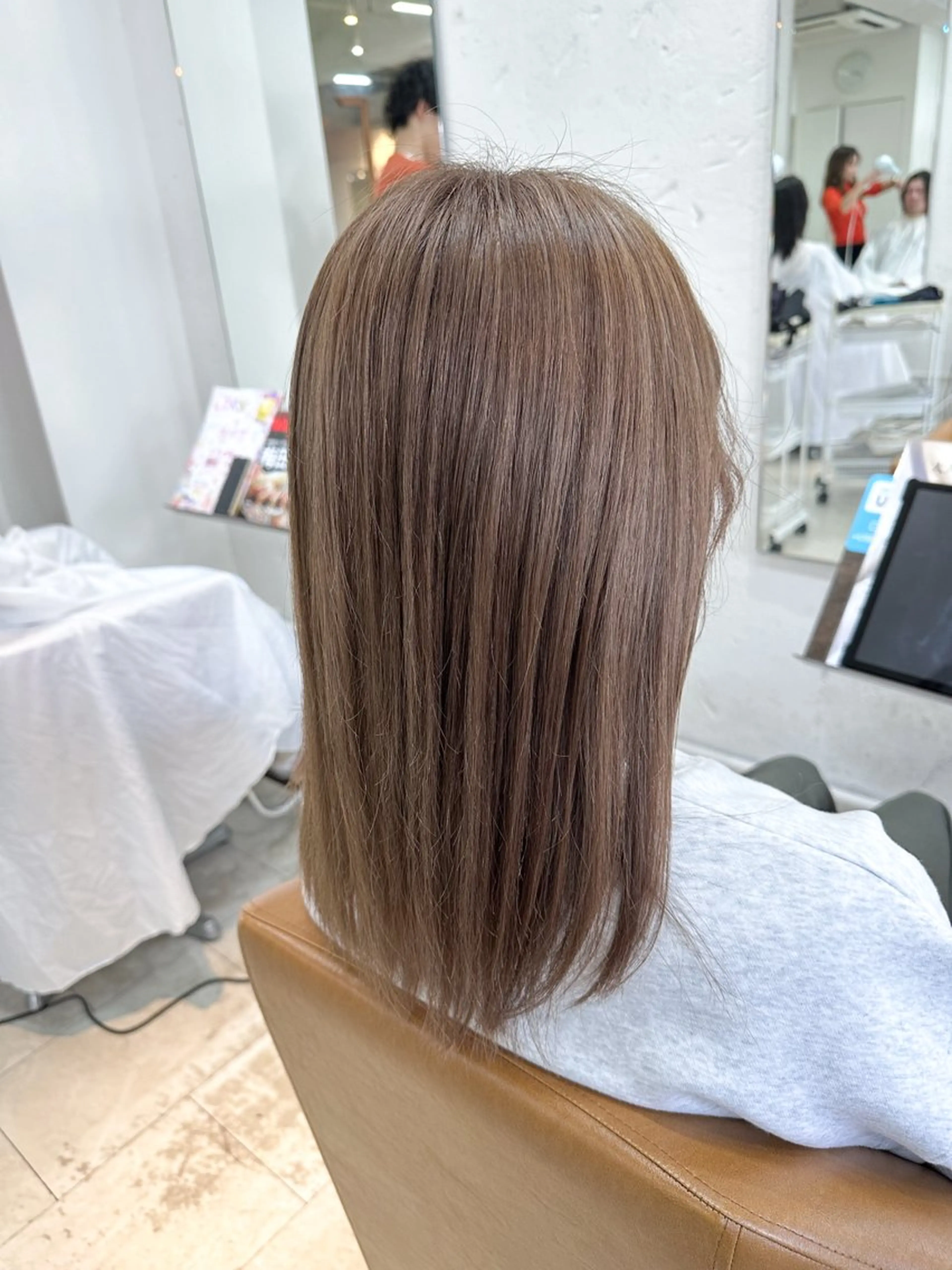 セミロング カラー 金 順惠のヘアスタイル