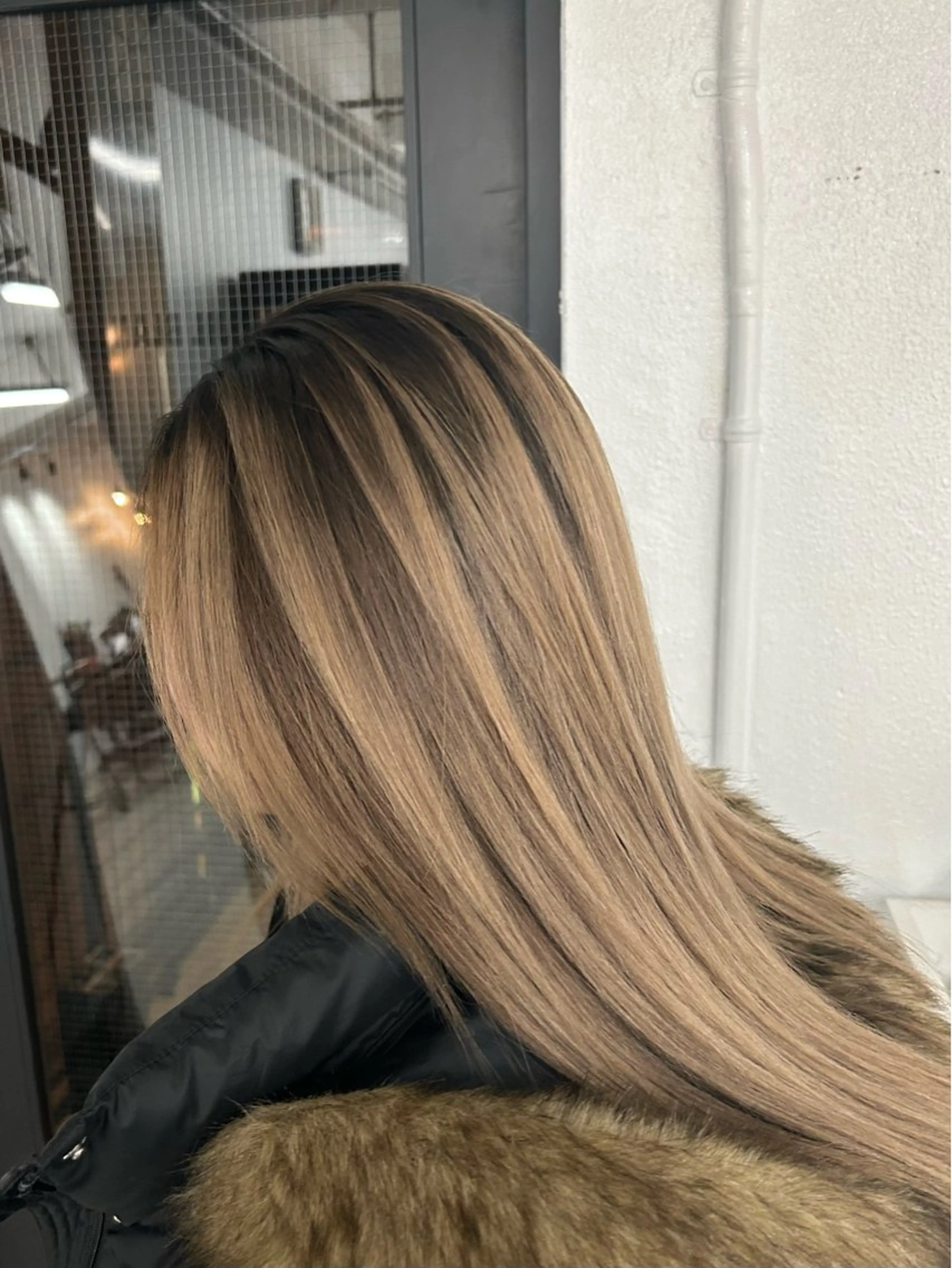 セミロング ヘアカラー ブリーチ/ベージュ /レイヤー/ひよりのヘアスタイル