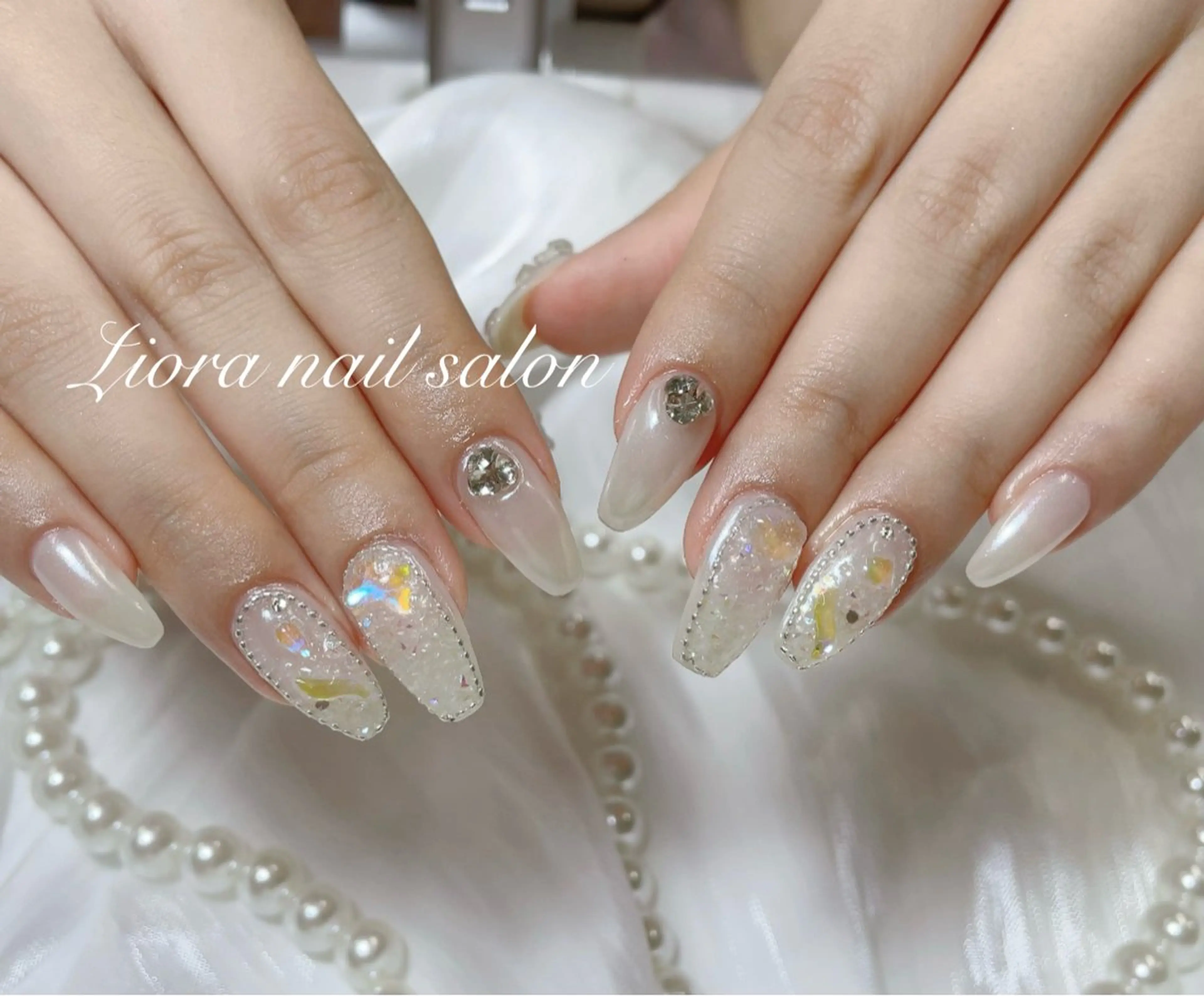 ネイル フレンチネイル ジェルネイル ガーリー グラデーション キラキラネイル ハンドネイル Liora nail 1のネイルデザイン