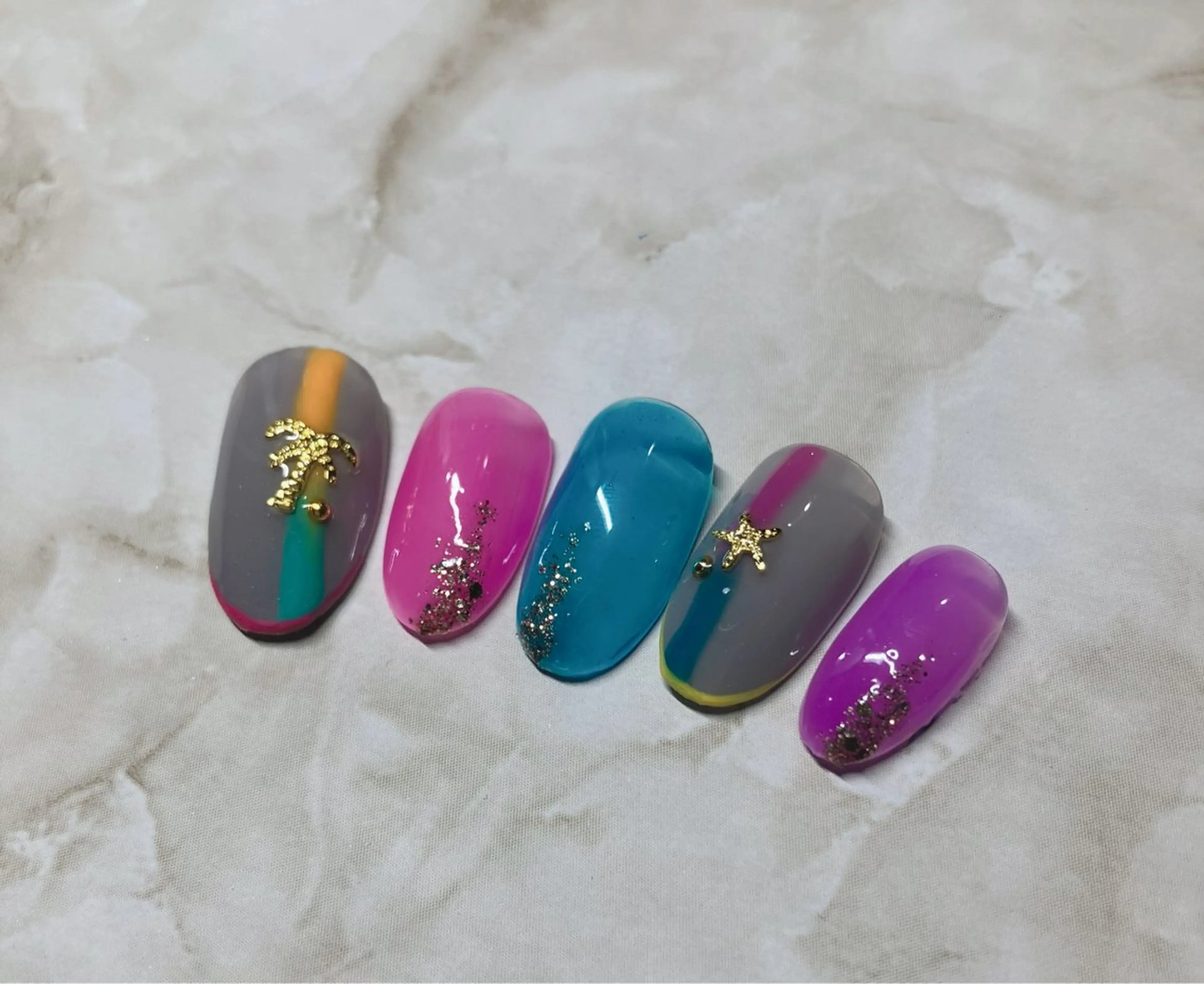 ネイル andulte MAIのネイルデザイン