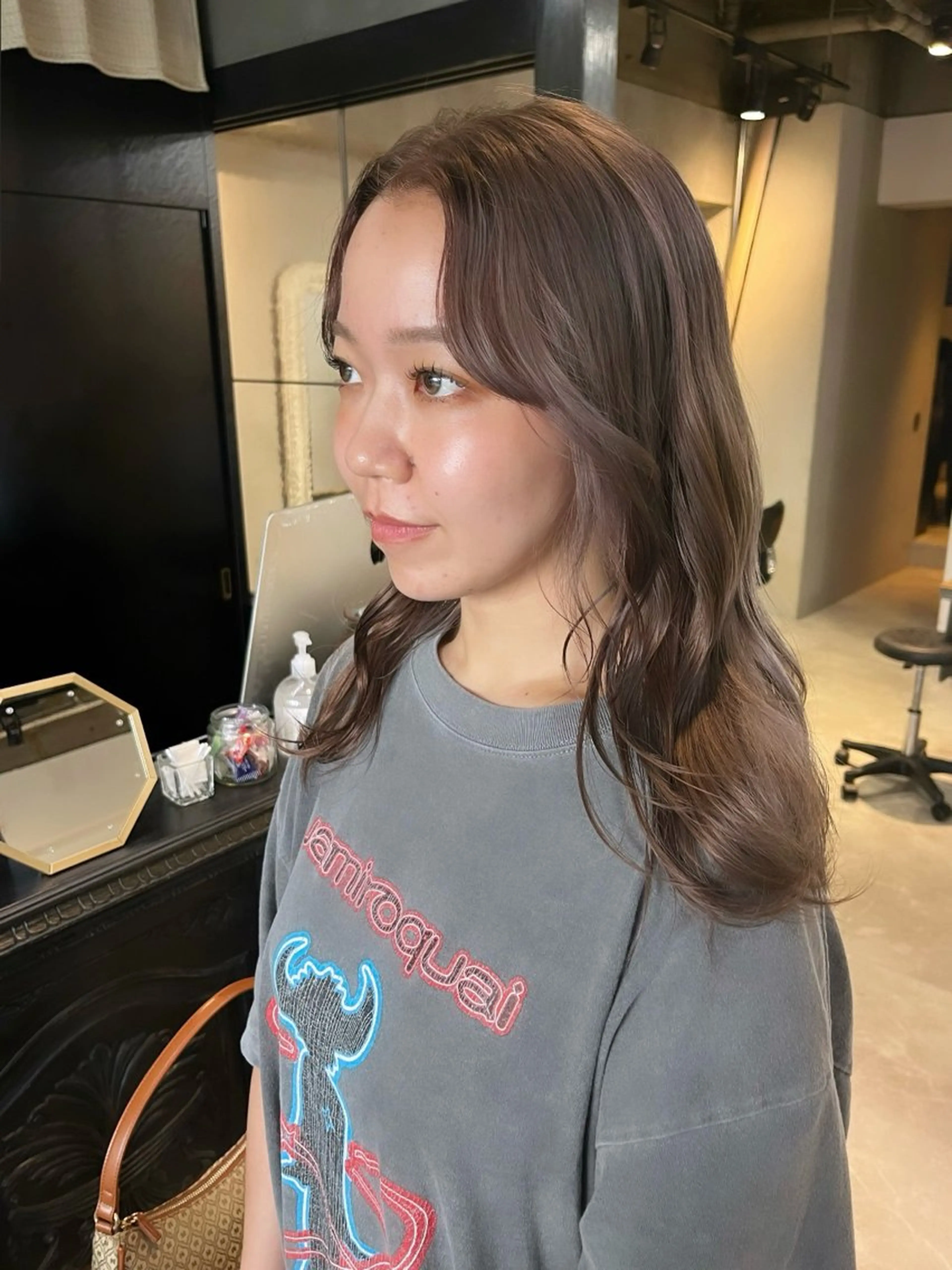 セミロング ブリーチなしダブルカ ラー🩶manamiのヘアスタイル