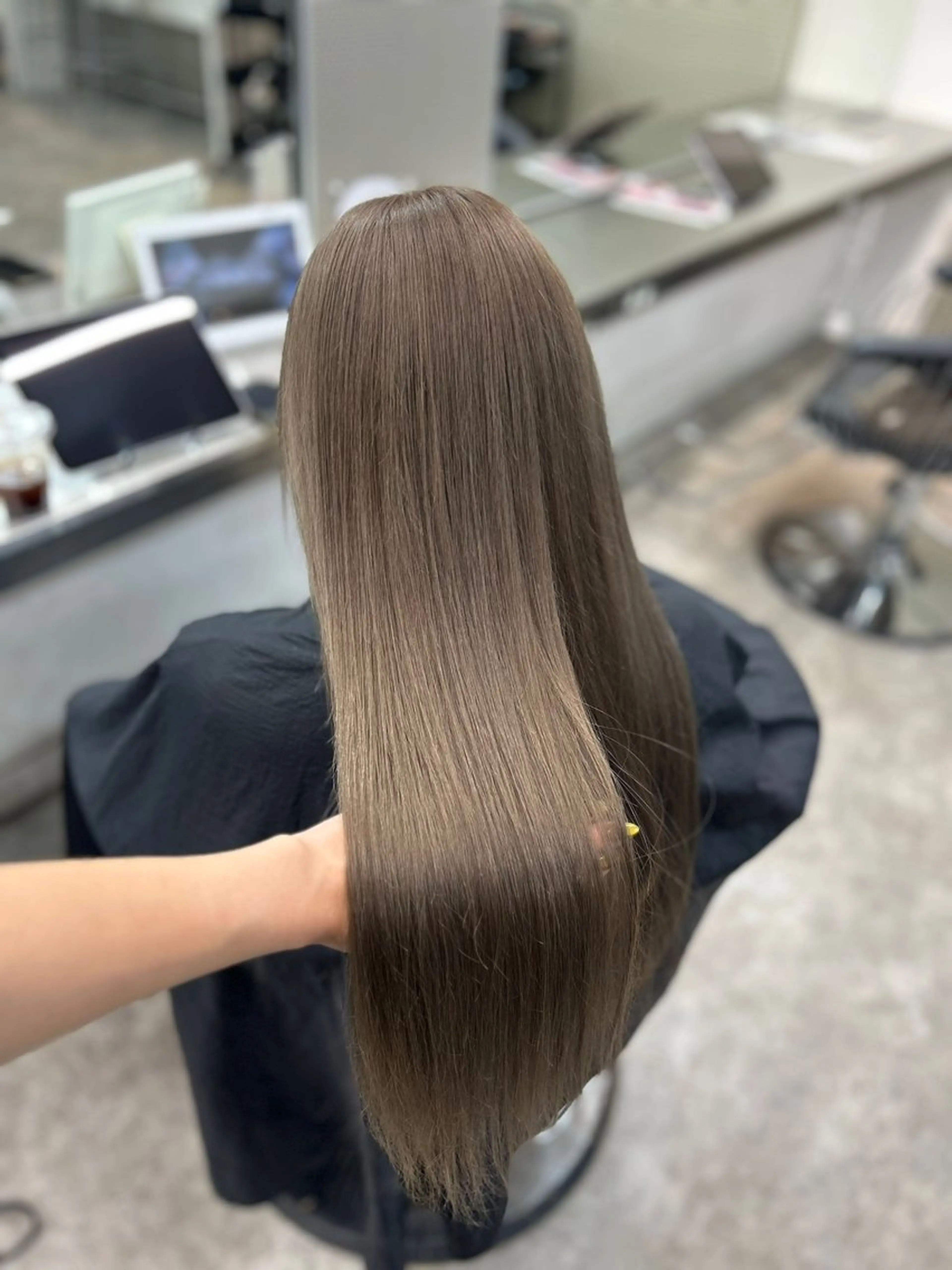 ロング カラー ベージュカラー REVE所属・小林 円香のヘアスタイル