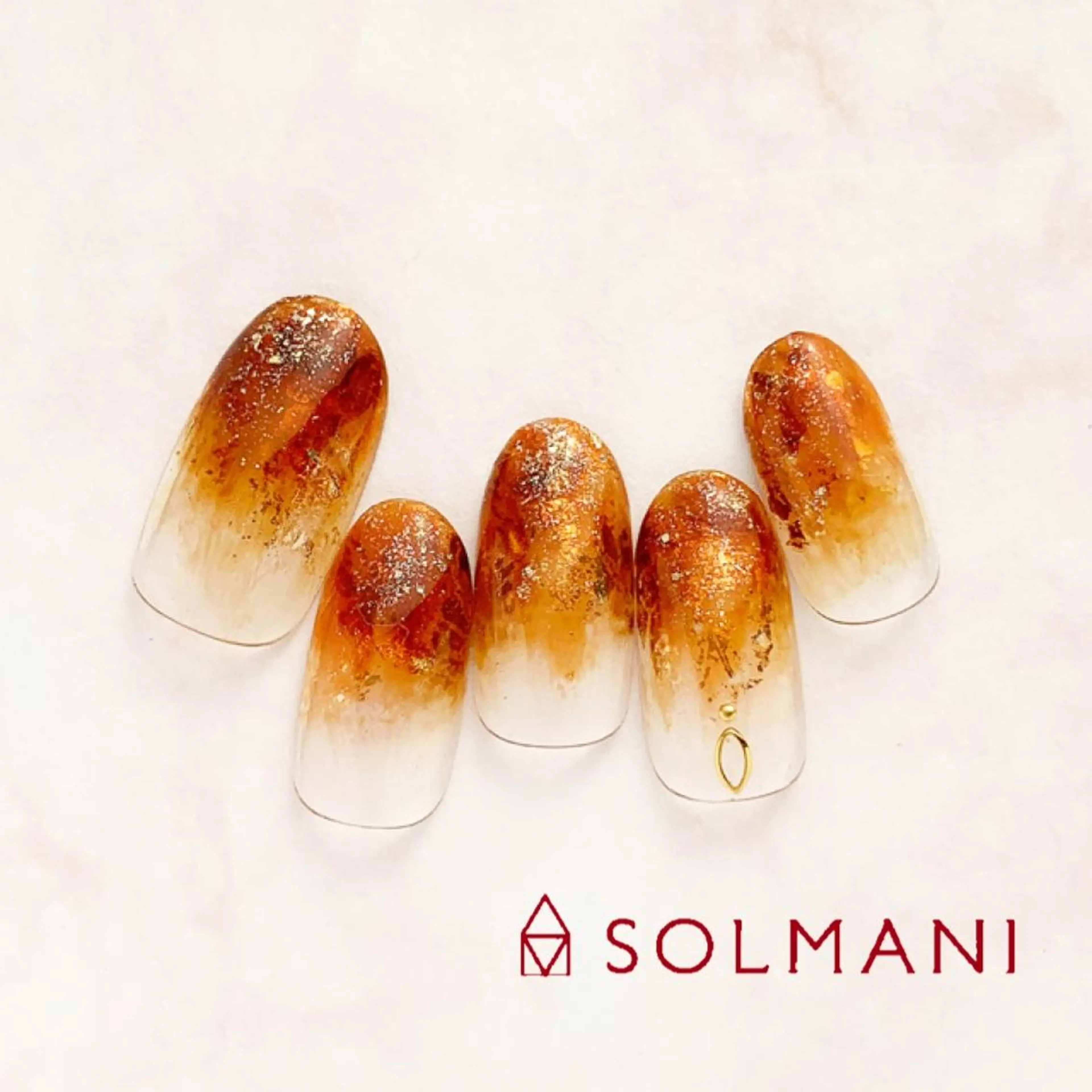 ネイル べっ甲ネイル SOLMANI 予約担当のネイルデザイン