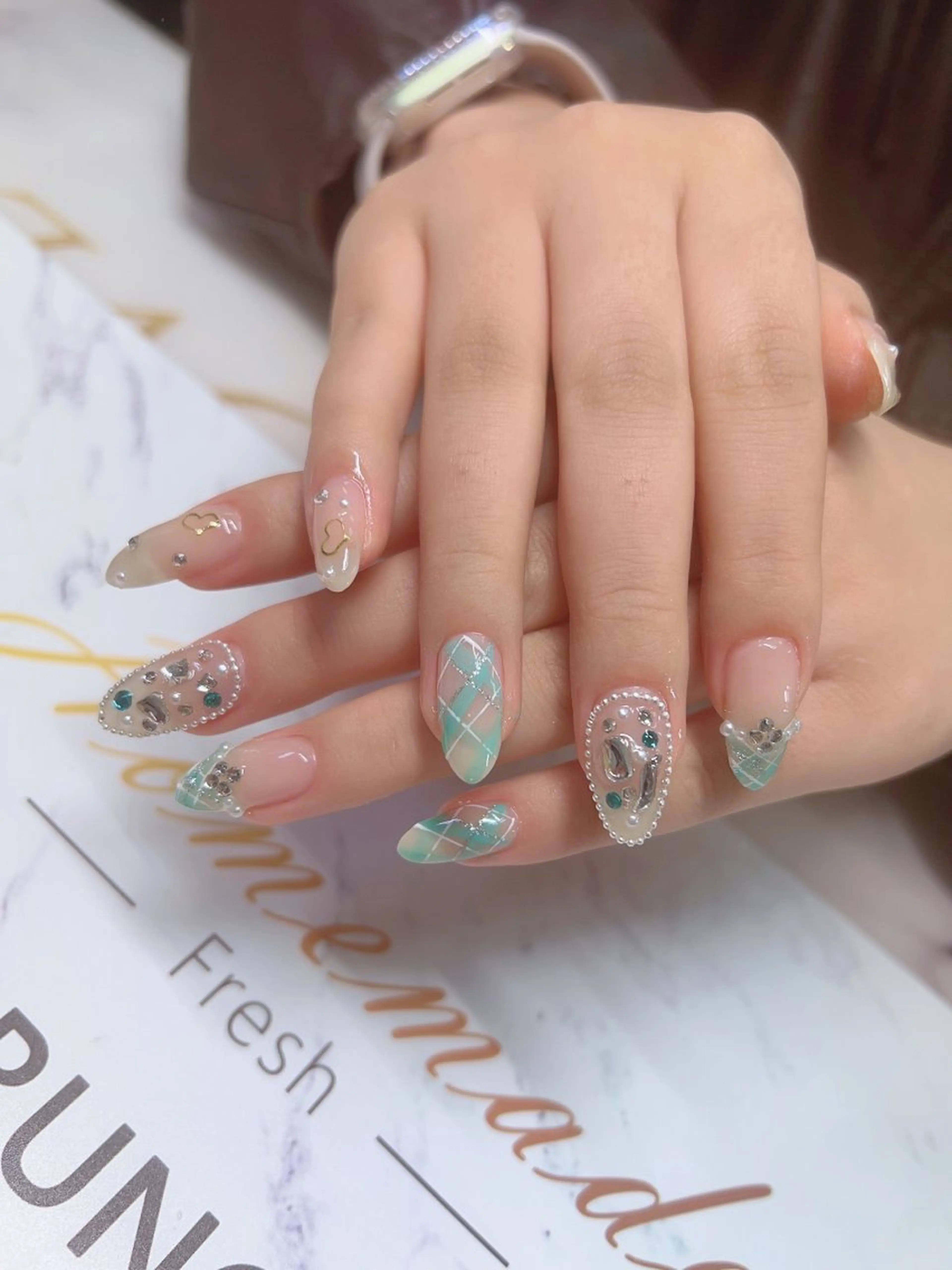 ネイル アートネイル クリアネイル フラッシュネイル フットネイル フレンチネイル インフィニティ ネイルサロンのネイルデザイン