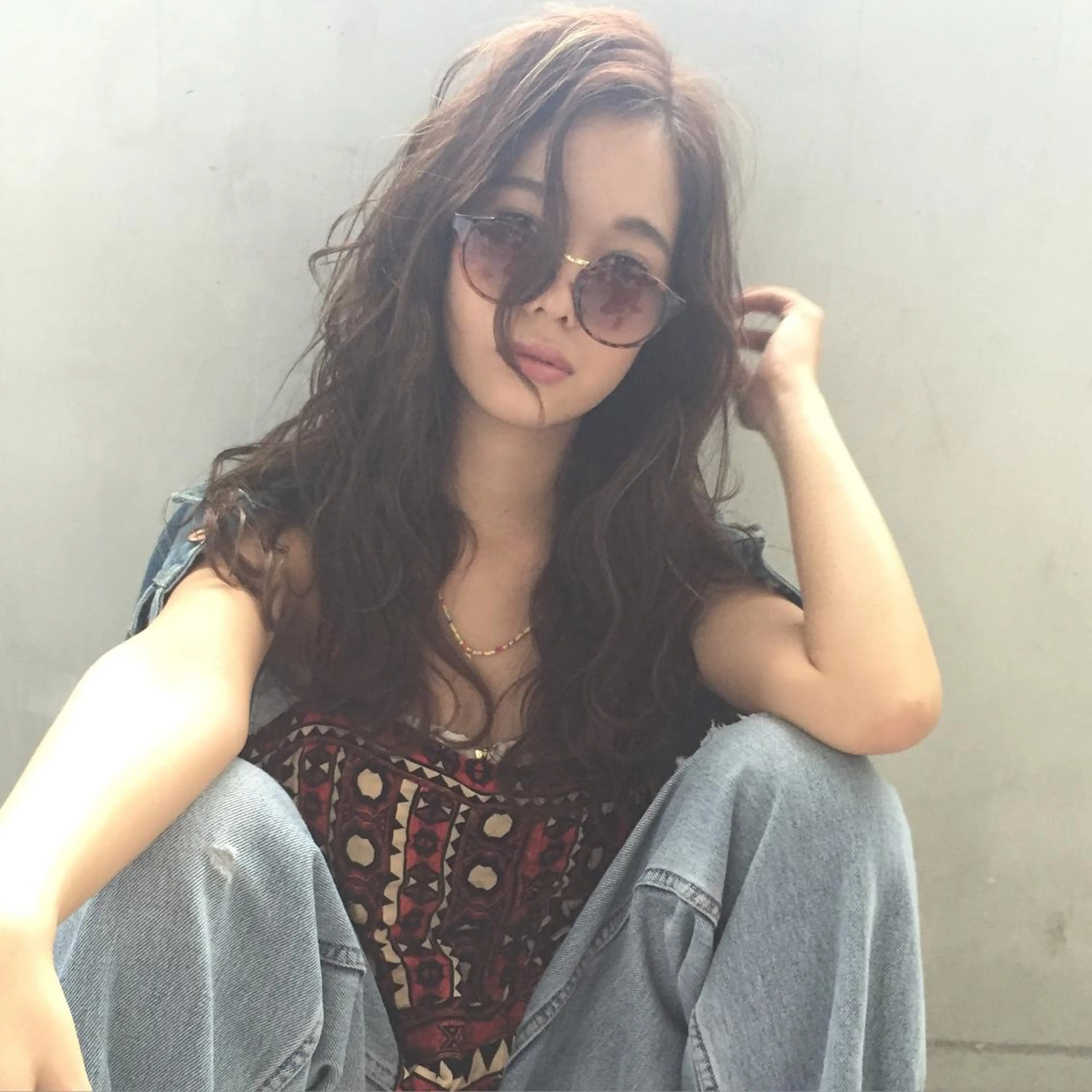 セミロング TOMOYAレイヤー ブリーチ縮毛矯正のヘアスタイル