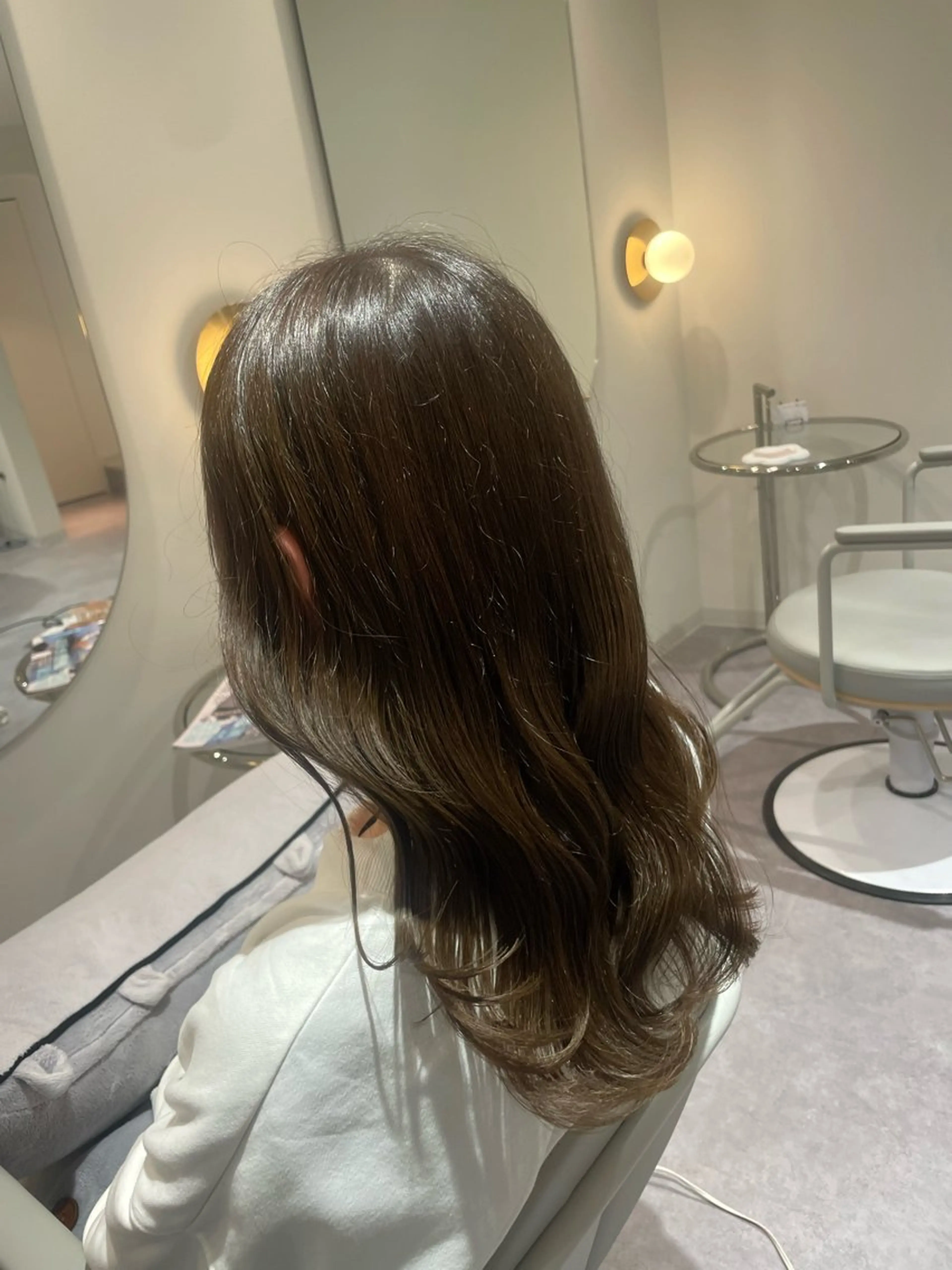 セミロング 韓国風ヘア 廣岡 采音のヘアスタイル