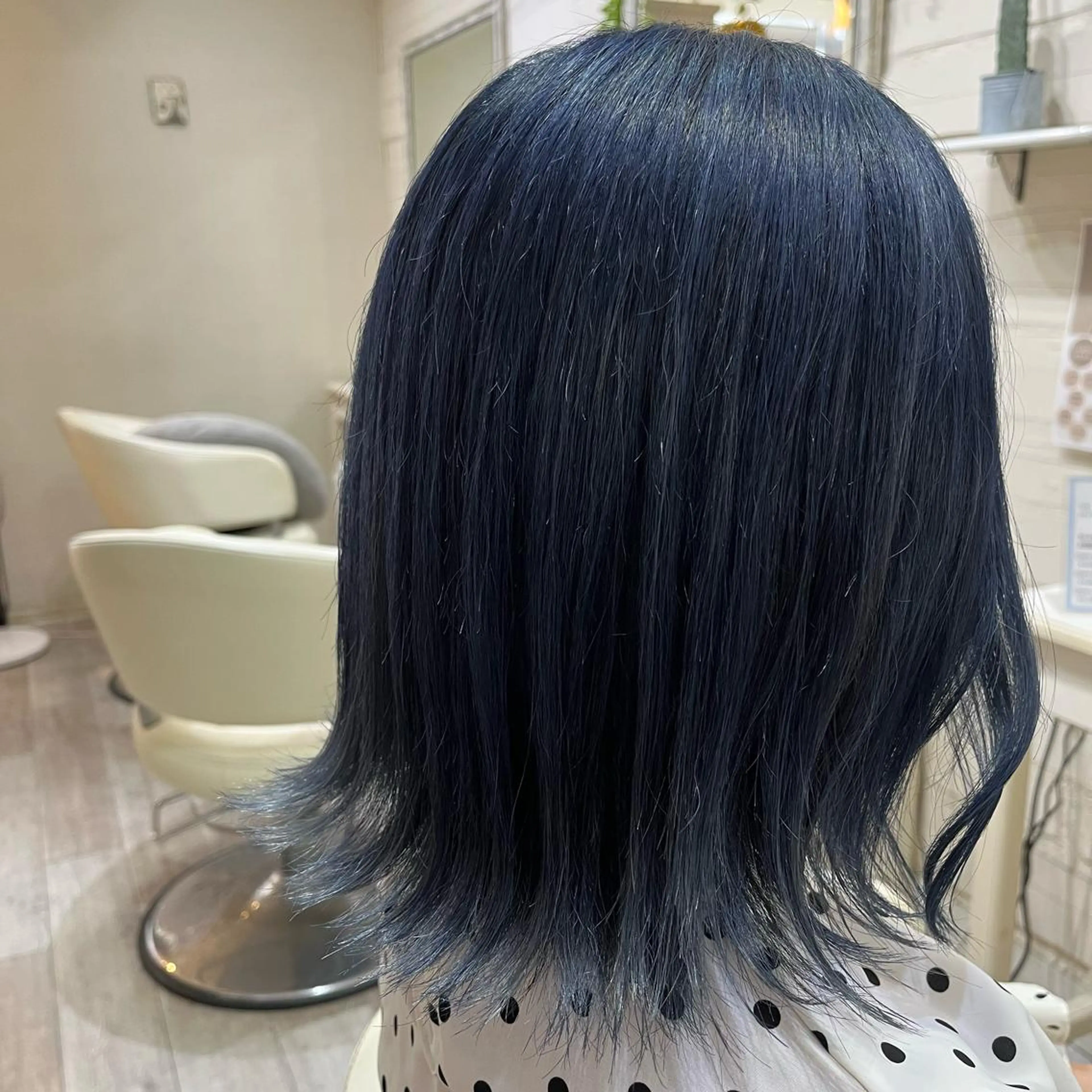 ミディアム カラー 黒髪 ブリーチ ブルーカラー ブルーブラック カラー特化美容師 なかもと たつひろのヘアスタイル