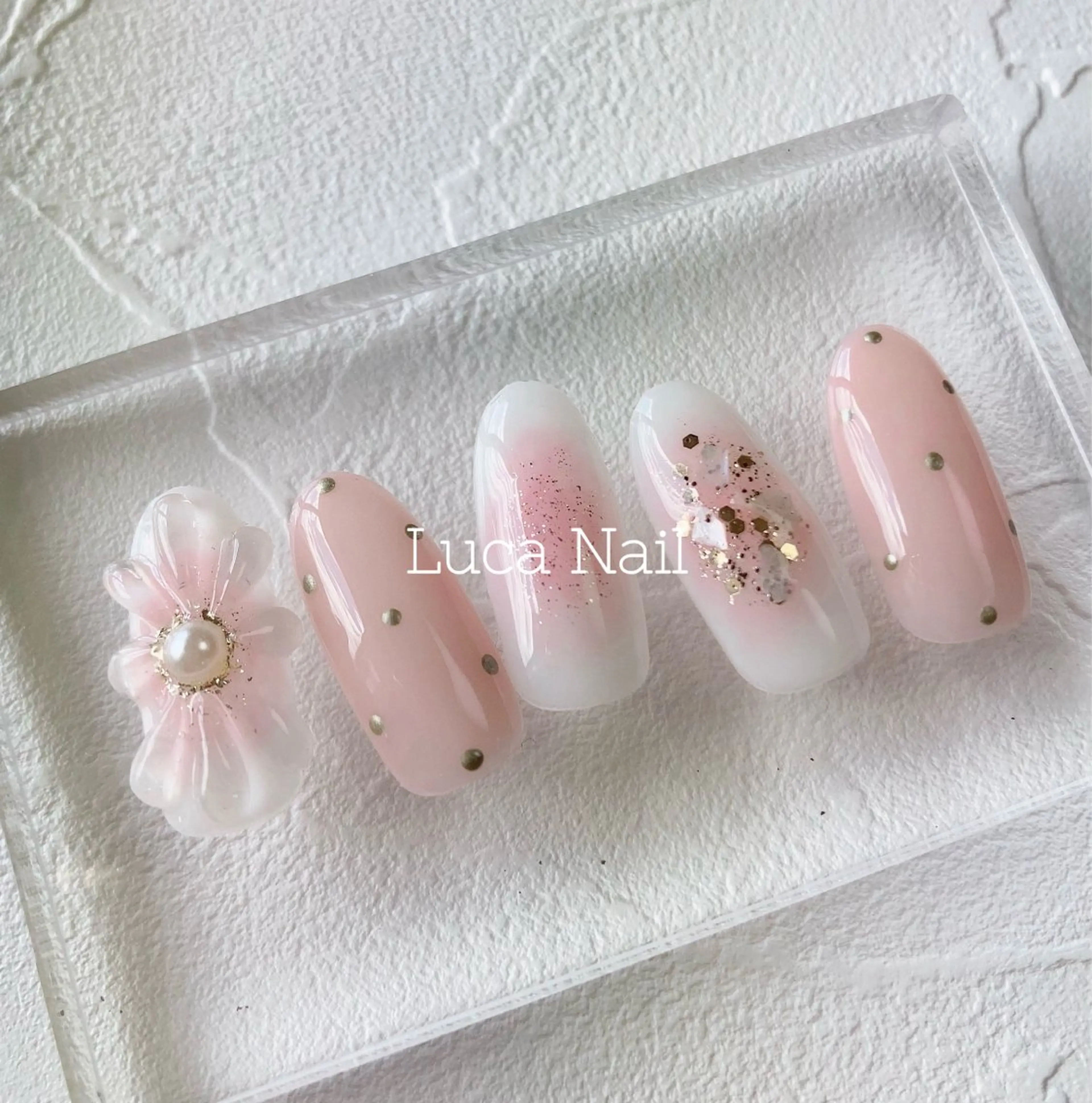 ネイル チークネイル ドット フラワーネイル ぷっくりネイル Luca  Nail所属・Luca Nail 🌼yu-kaのネイルデザイン