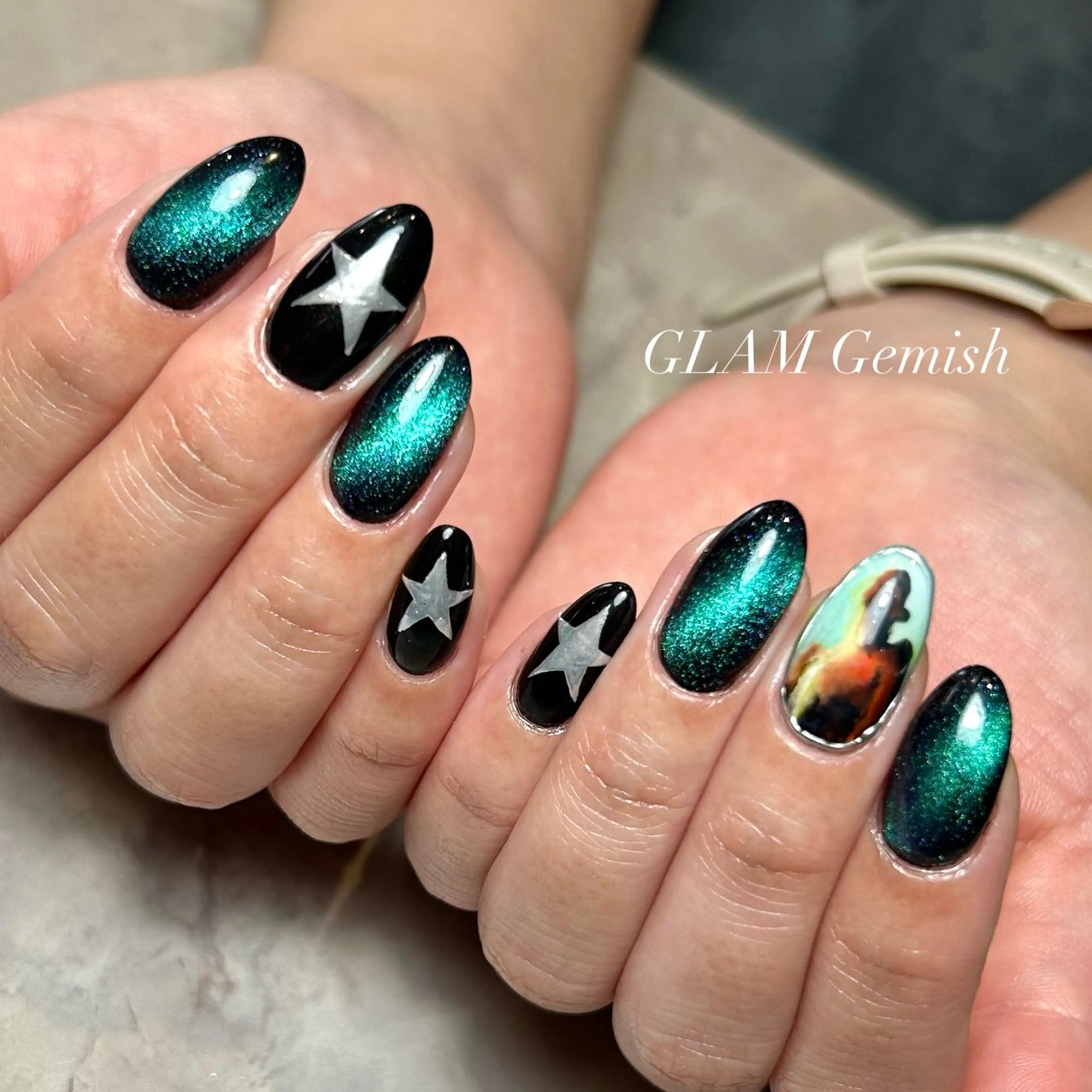 ネイル 持ち込み 藤崎 恵梨香のネイルデザイン