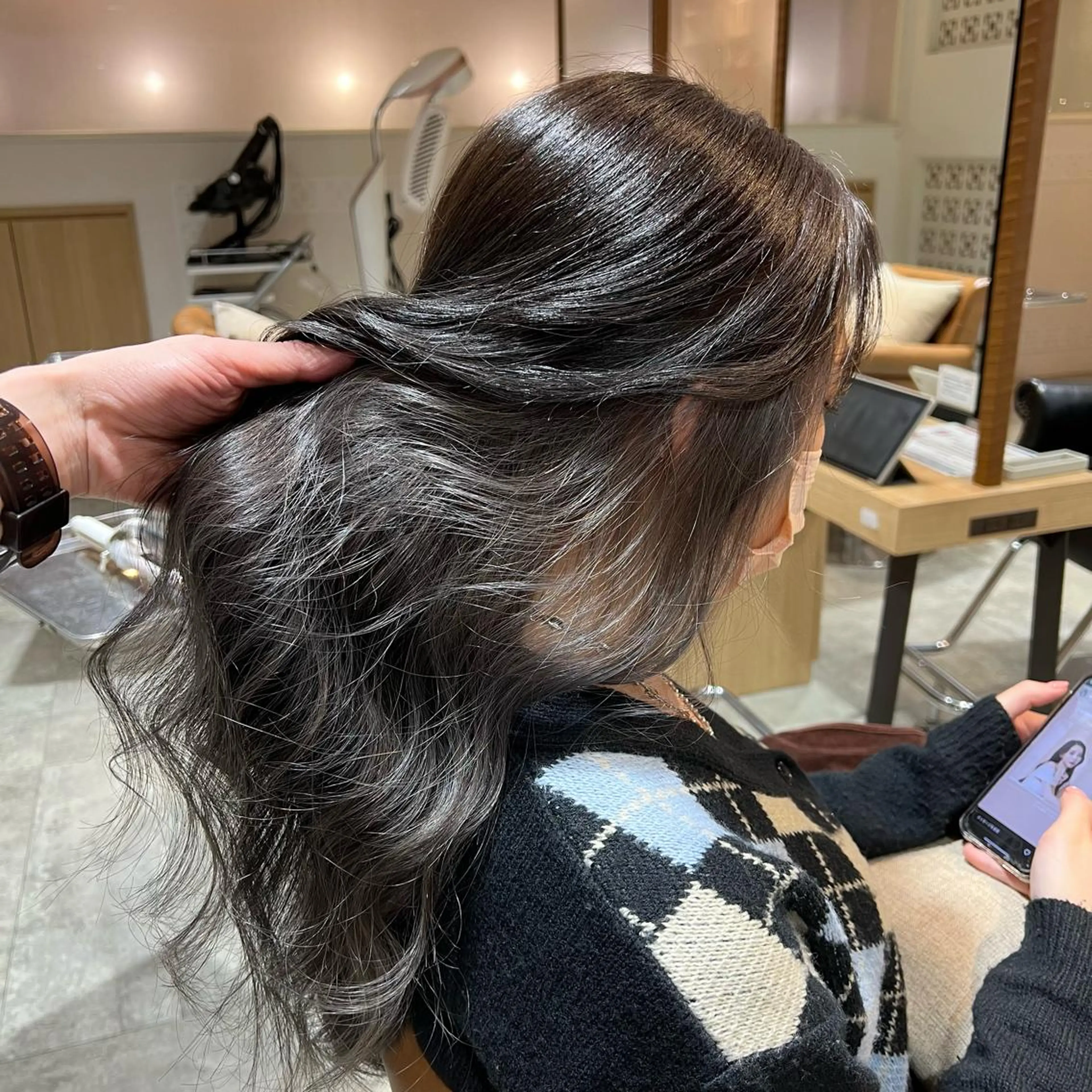 セミロング カラー グレージュ 中島 直哉のヘアスタイル