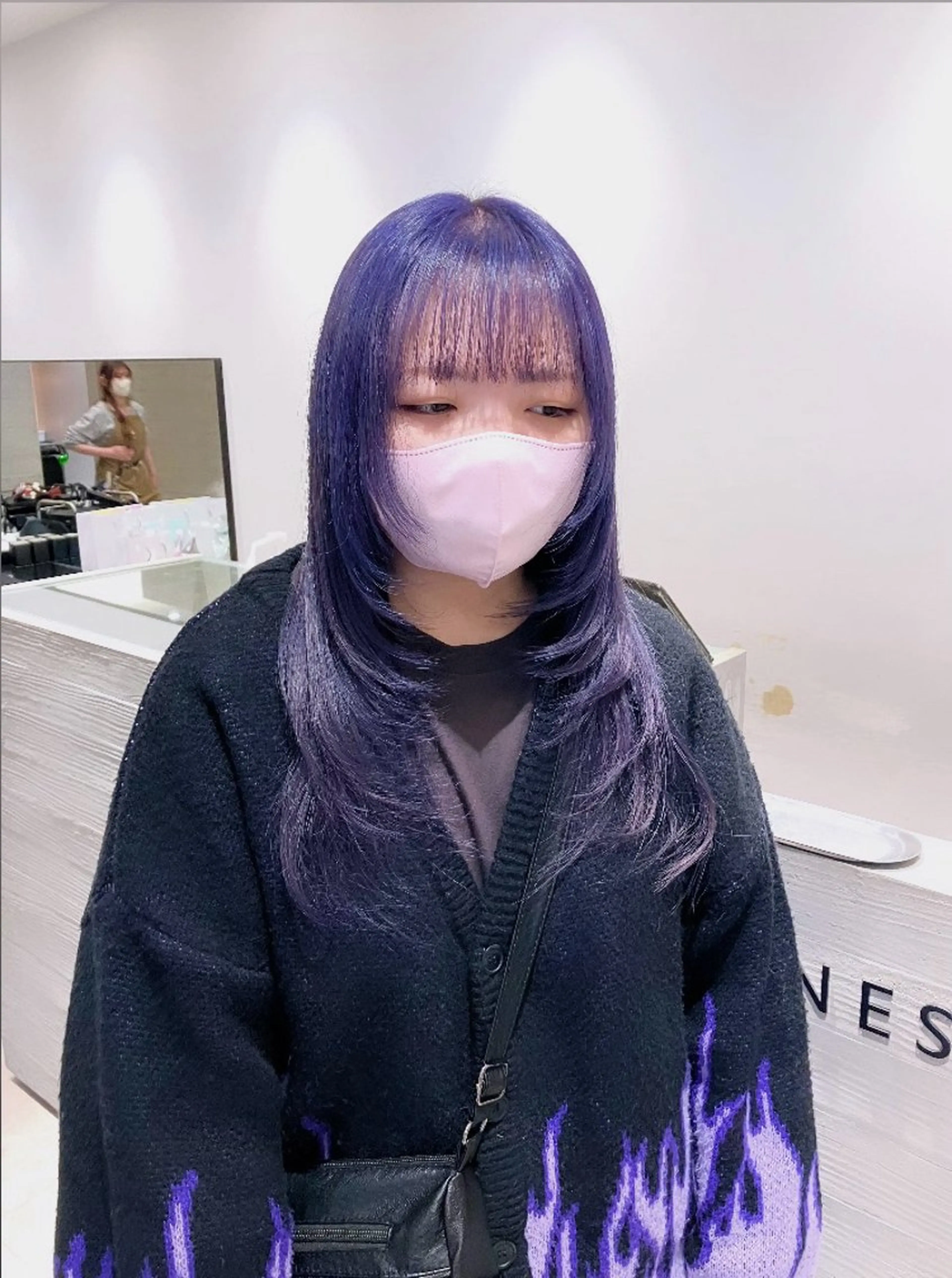ロング カラー ブリーチ ブルーカラー ブルーパープル パープルカラー レイヤーカット サキ🤍ハイトーン 🩰くびれ巻きヘアのヘアスタイル