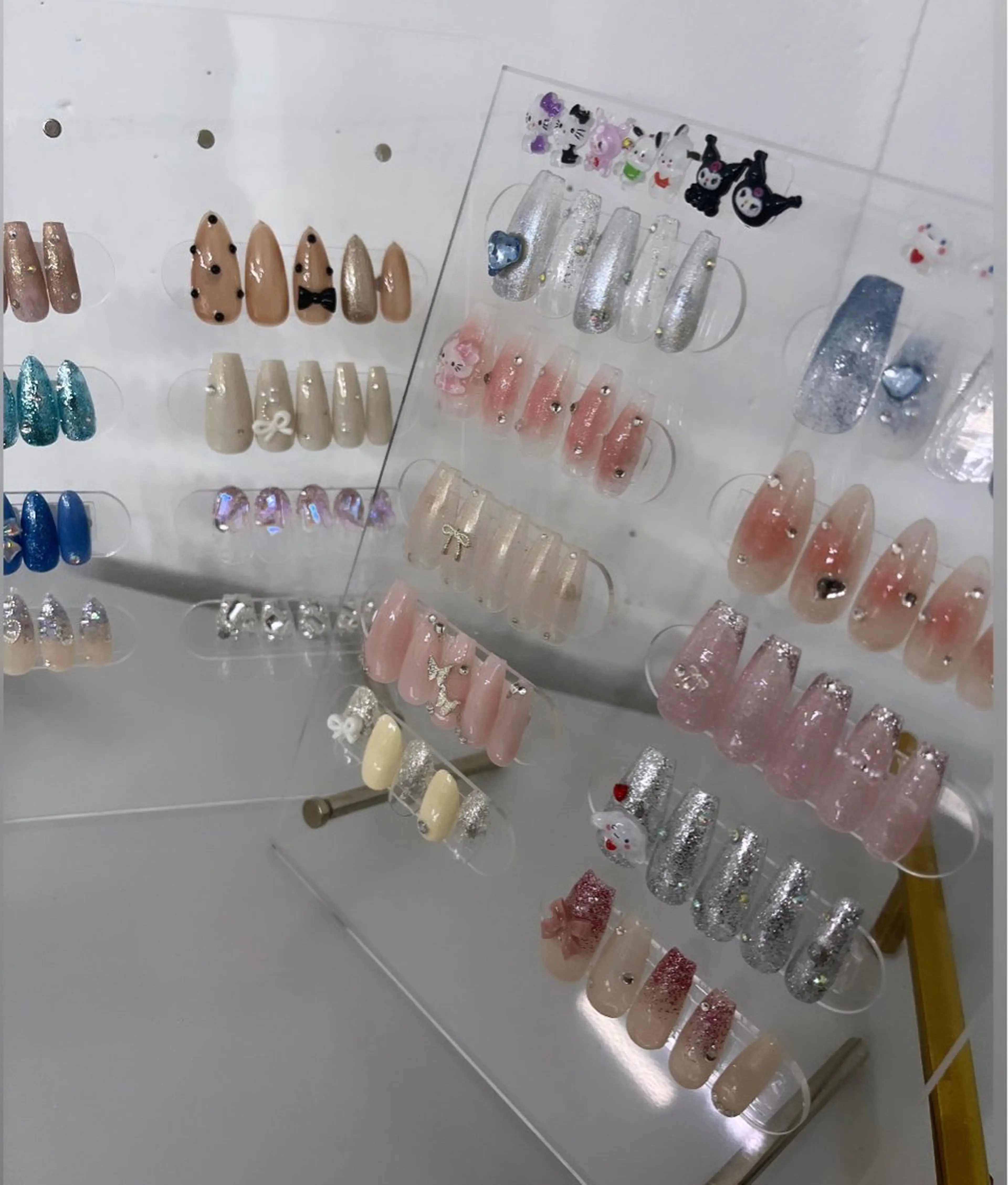 ネイル 鈴木 愛理のネイルデザイン