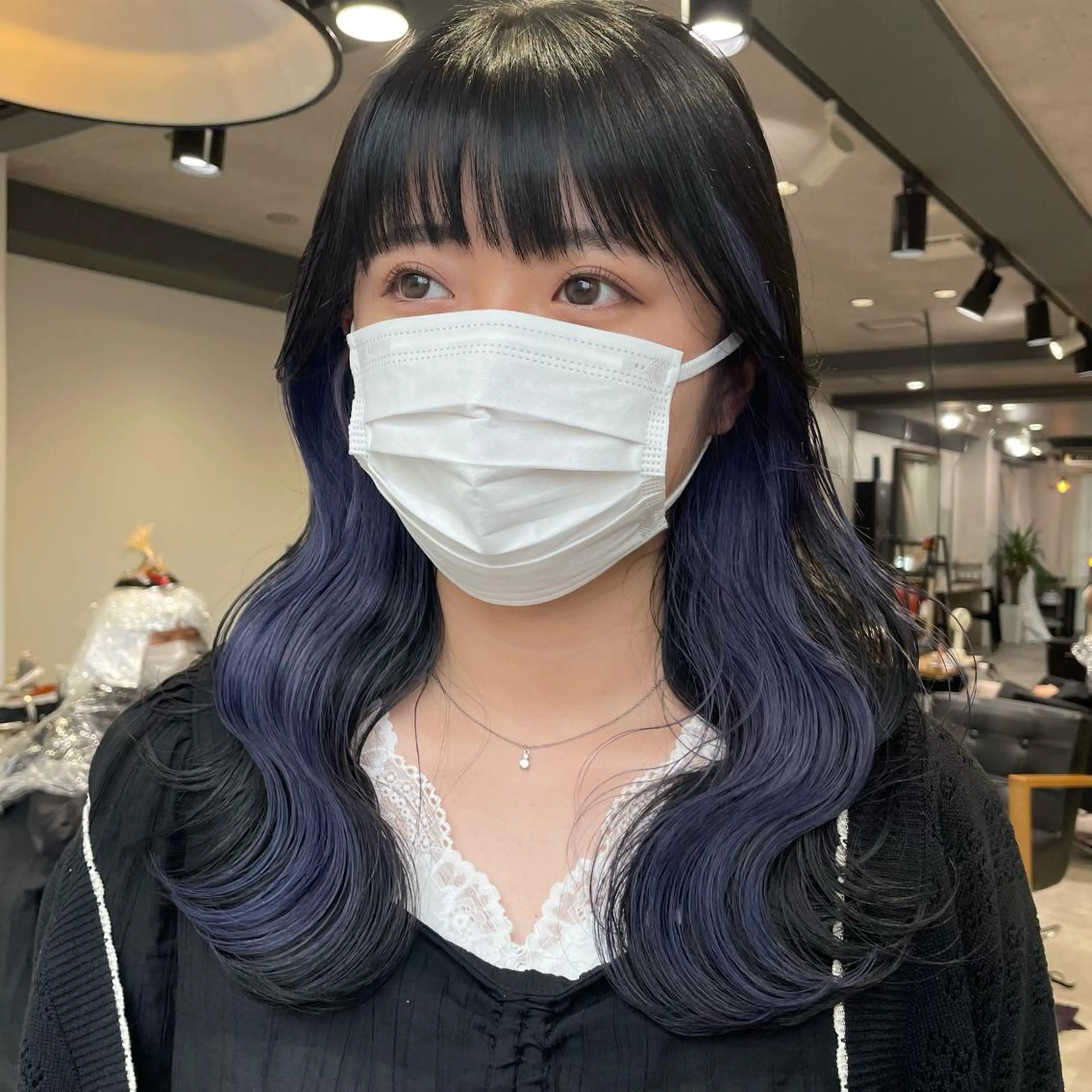 セミロング 切りっぱなしボブイヤ リングカラー清水隆央のヘアスタイル