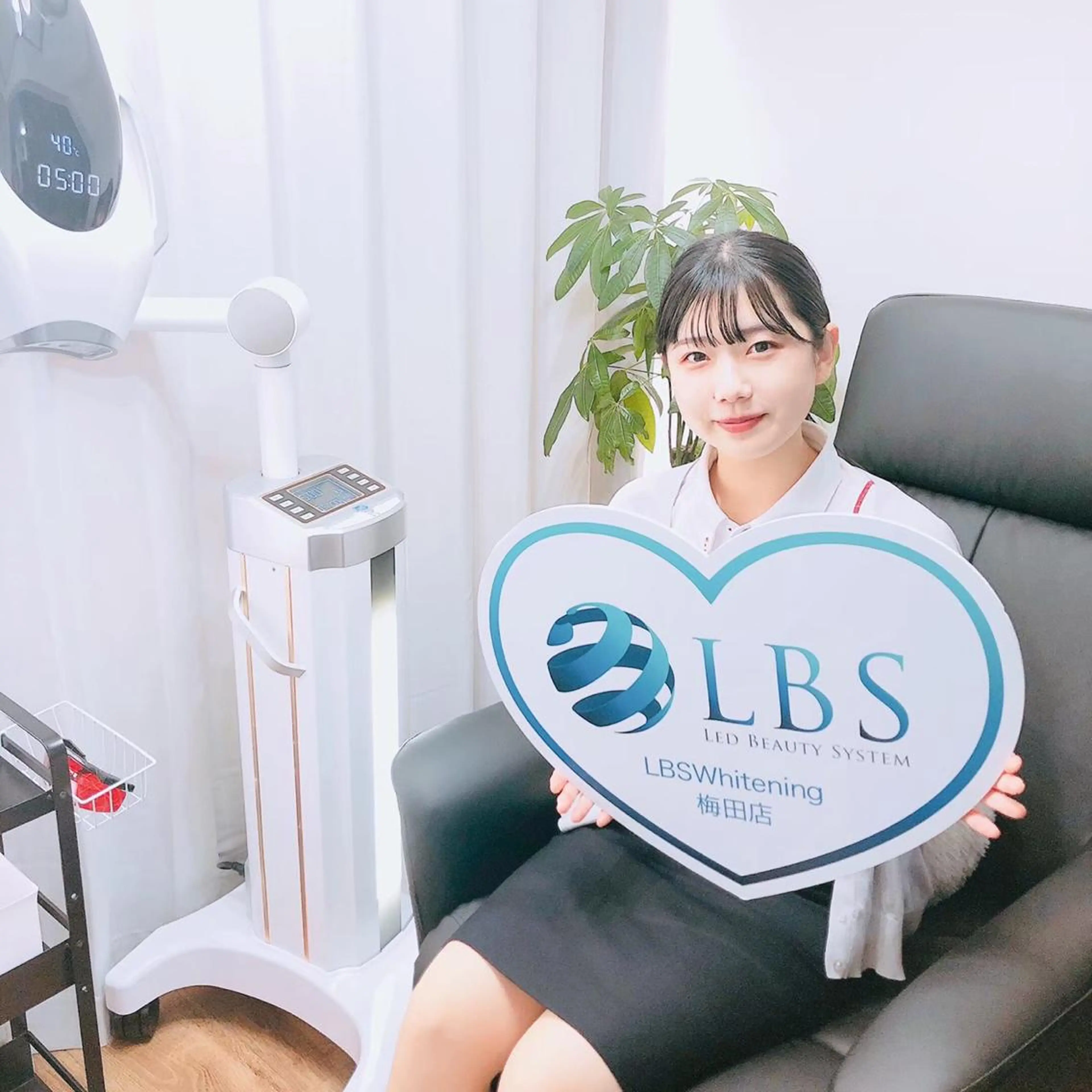 セミロング カラー パーマ ヘアアレンジ ネイル マツエク・マツパ アイブロウ 成人式 成人式 学生 成人式 ホワイト LBSホワイトニング 🌐梅田店公式のエステ・リラクイメージ