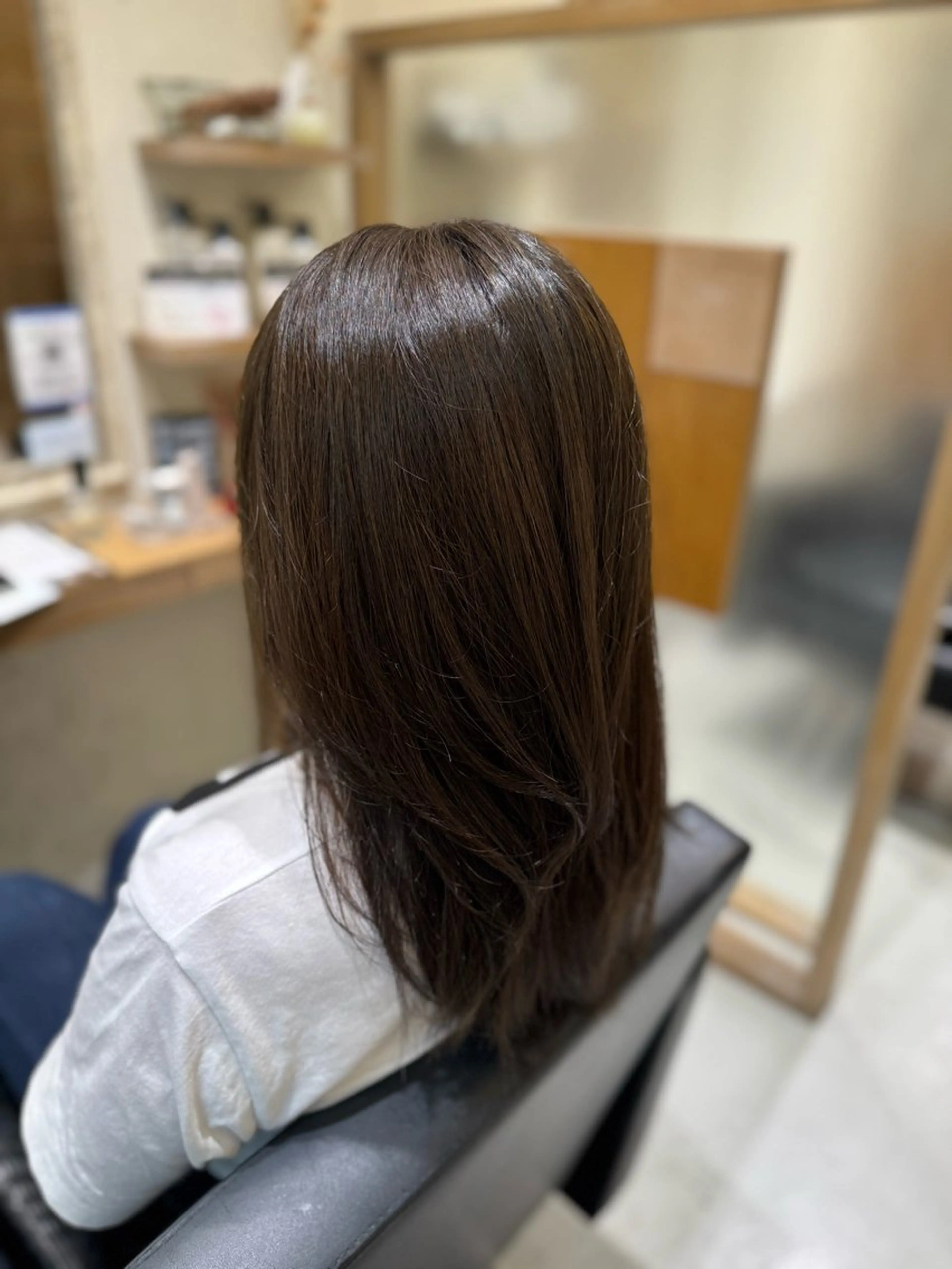 セミロング 透明感カラー/顔周り カット/レイヤーにかのヘアスタイル