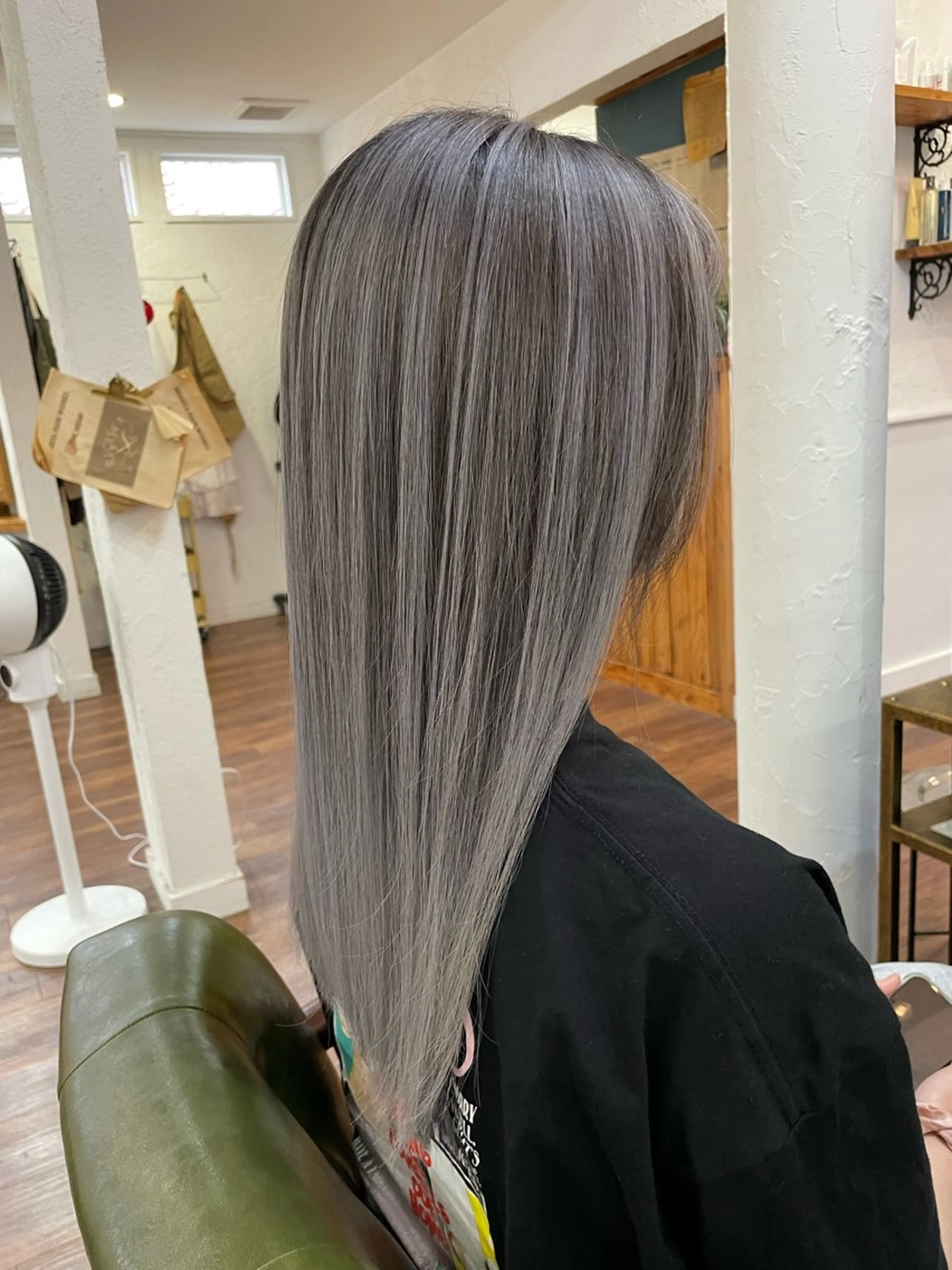 赤みゼロ外国人風バレイヤージュ＋カラーの写真