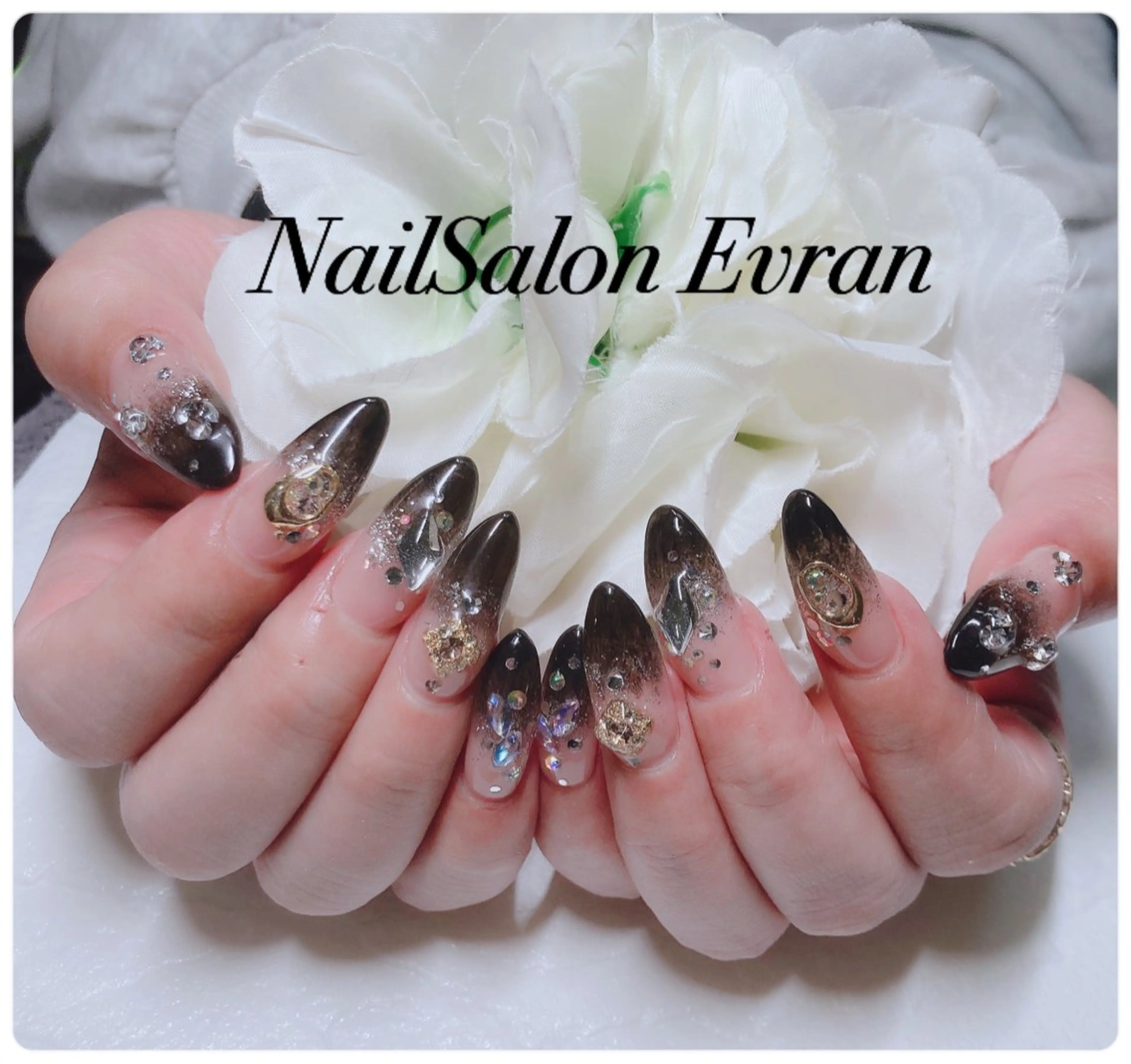 ネイル アートネイル フレンチネイル マグネットネイル 持ち込み ニュアンスネイル ハンドネイル Nail salon Evranのネイルデザイン