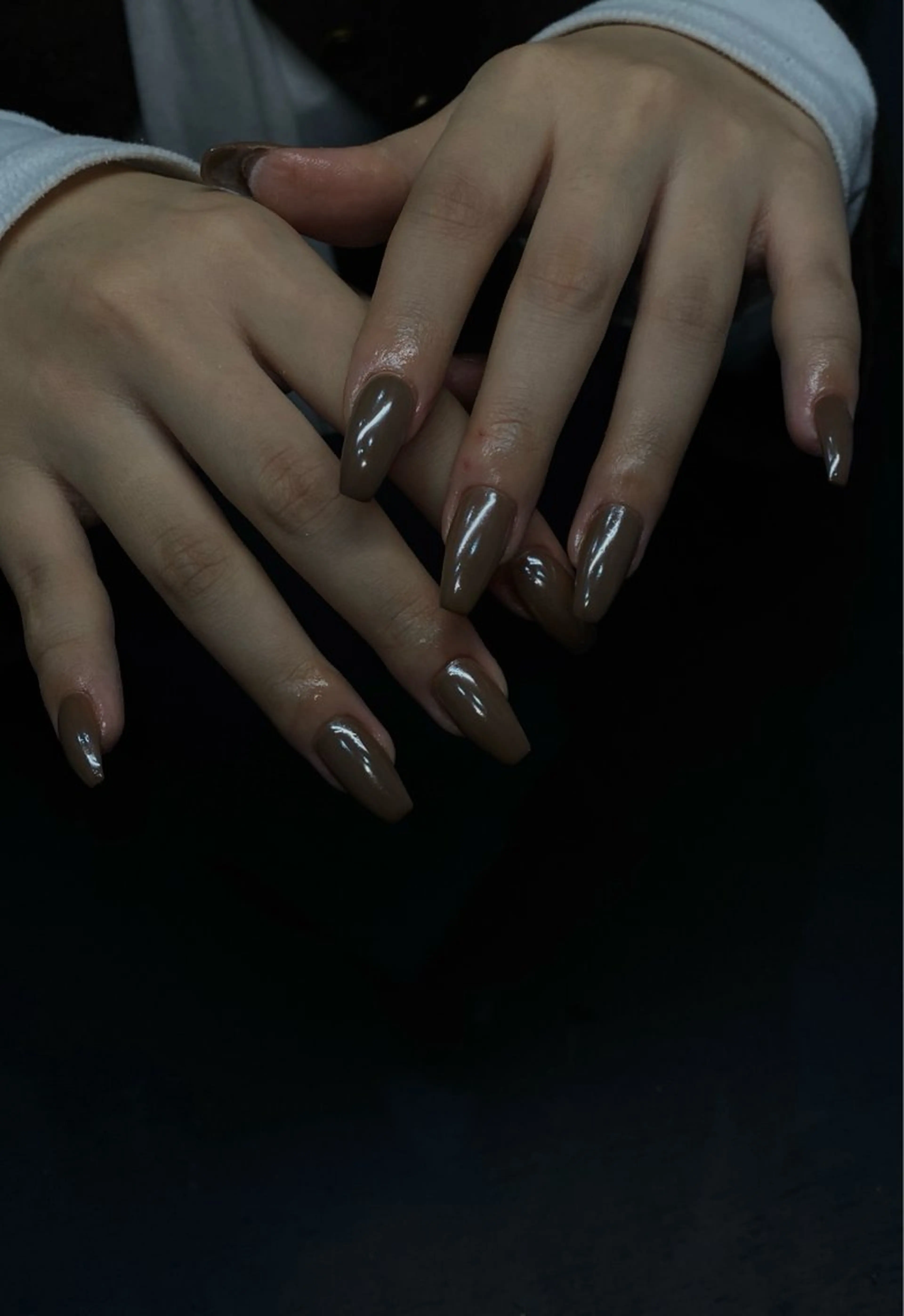 ネイル オーロラネイル ブラウン ホワイト ハンドネイル ハンドケア NILATE所属・渡邉 あいのネイルデザイン