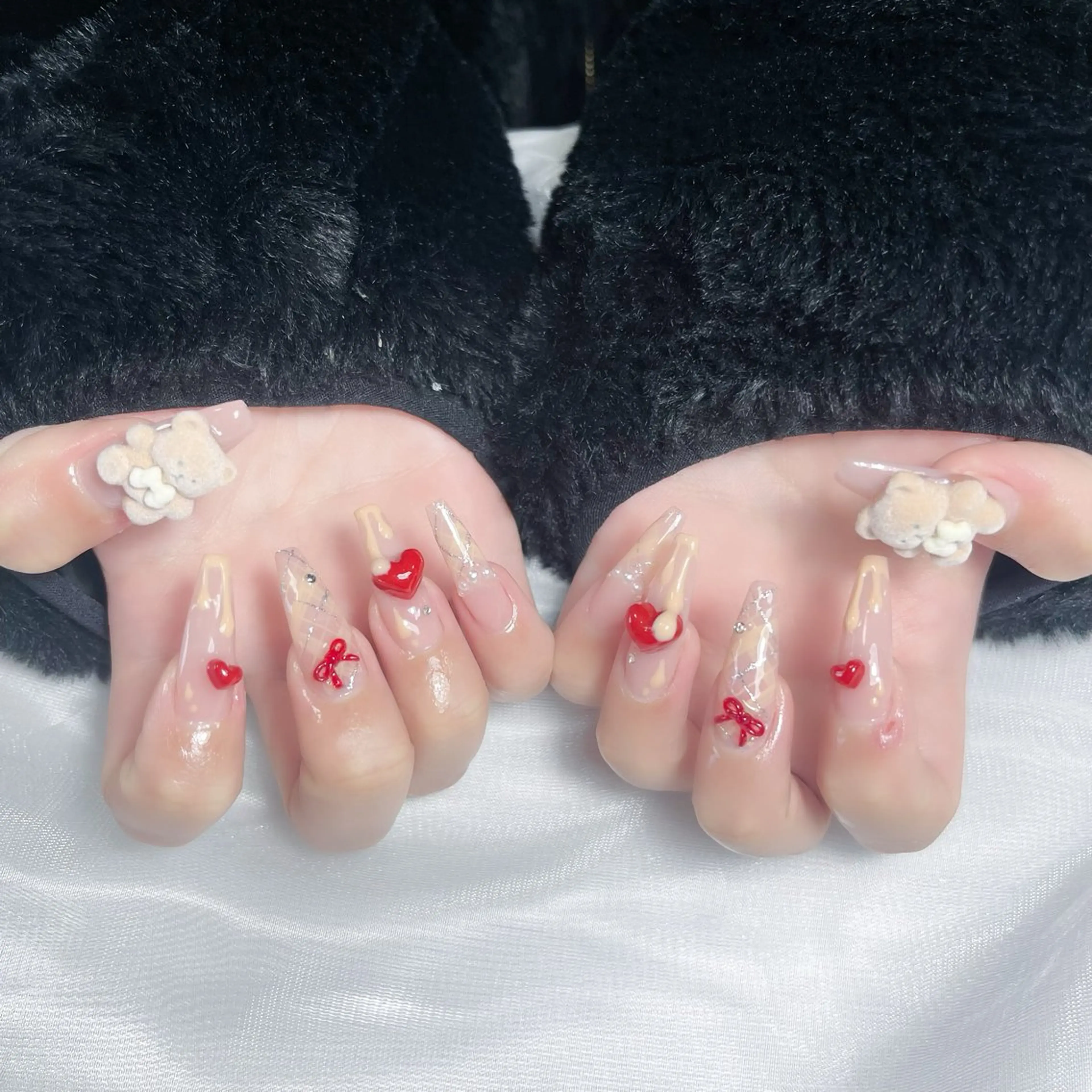 ネイル オーロラネイル クリアネイル フラッシュネイル ジェルネイル グラデーション ハンドネイル Amee Nailsalonのネイルデザイン