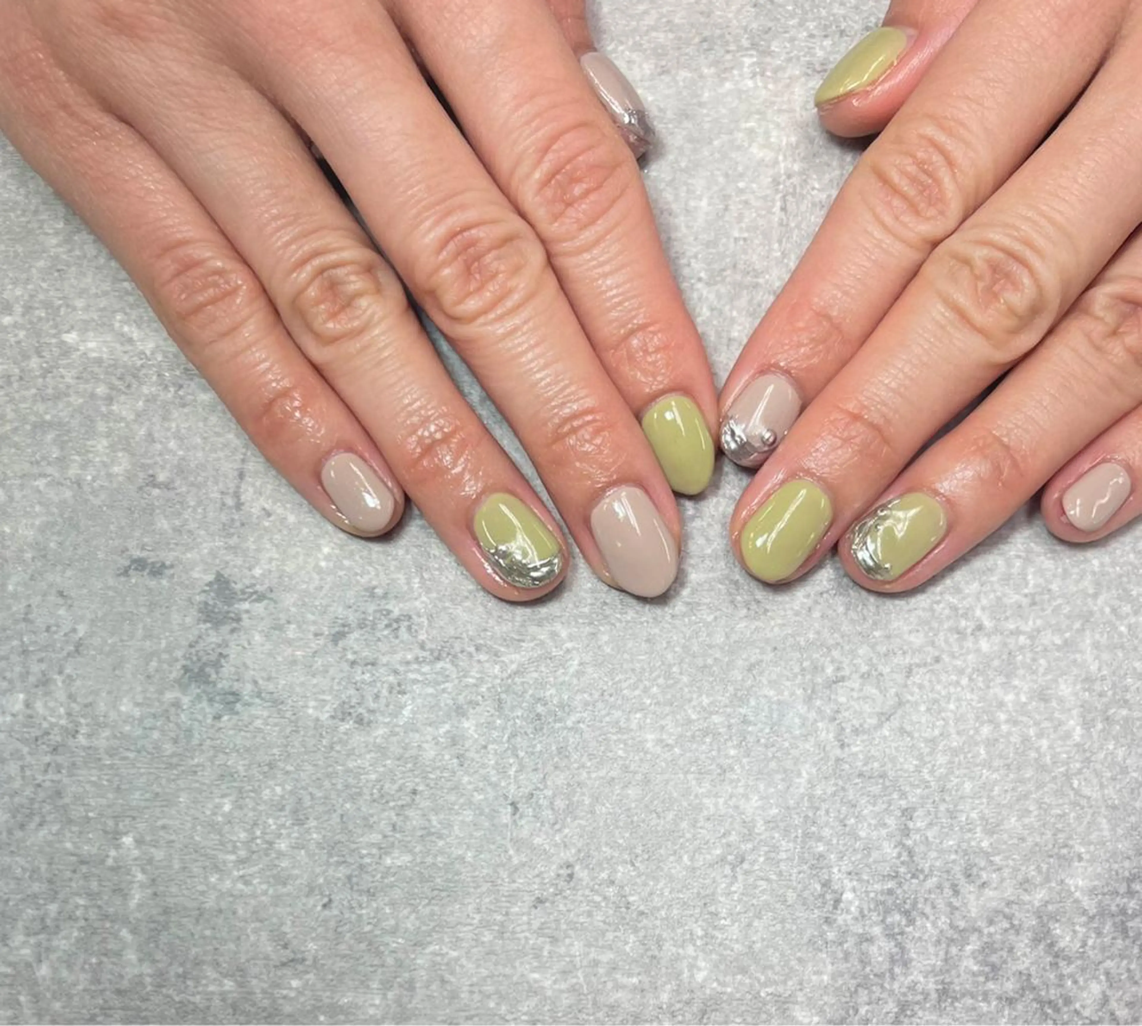 ネイル グリーン ワンカラーネイル 春ネイル ハンドネイル FASTNAIL PLUS 新宿店のネイルデザイン