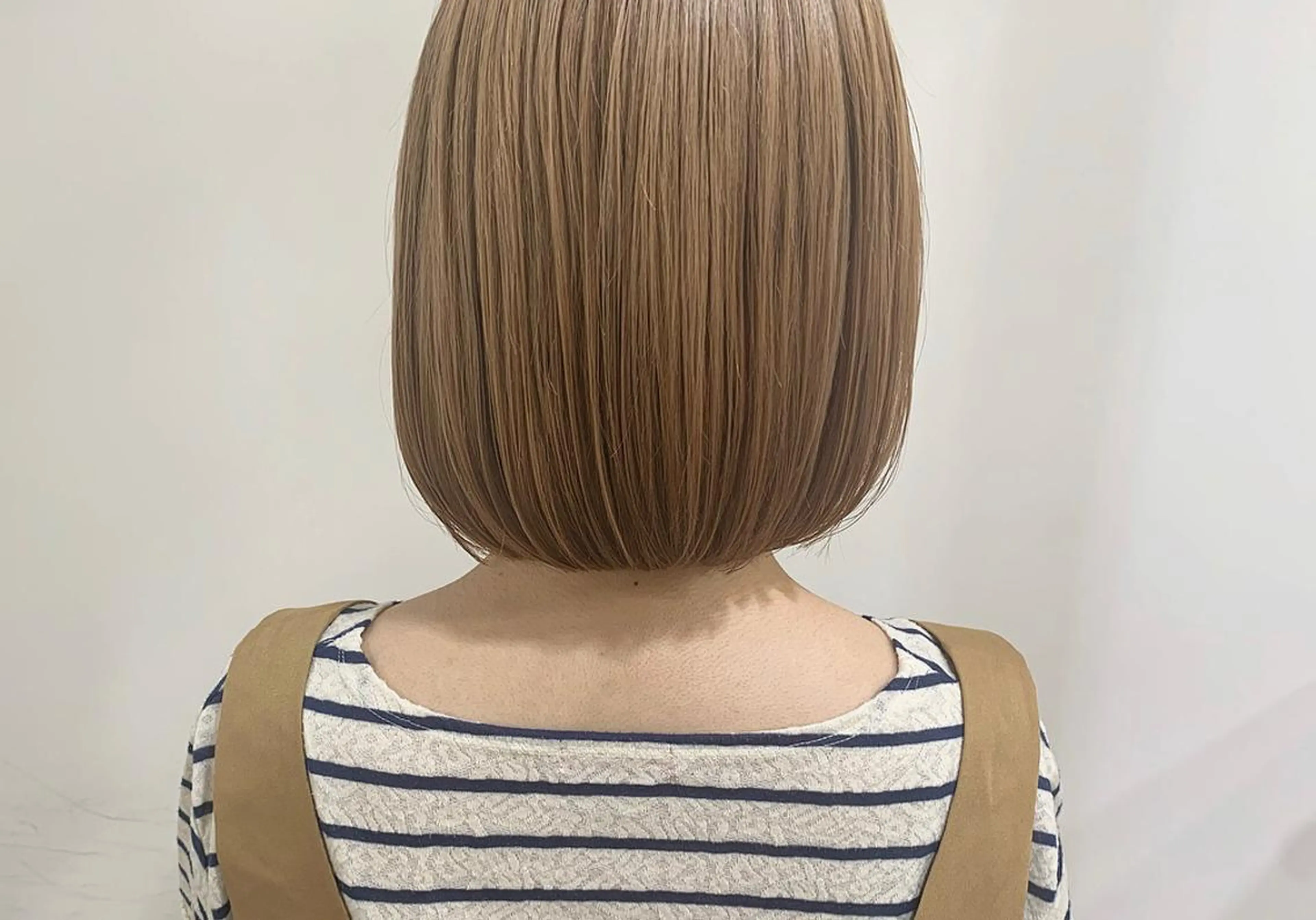 ミディアム カラー ヘアアレンジ ベージュカラー ミルクティーベージュ ボブ たかいわ みきのヘアスタイル