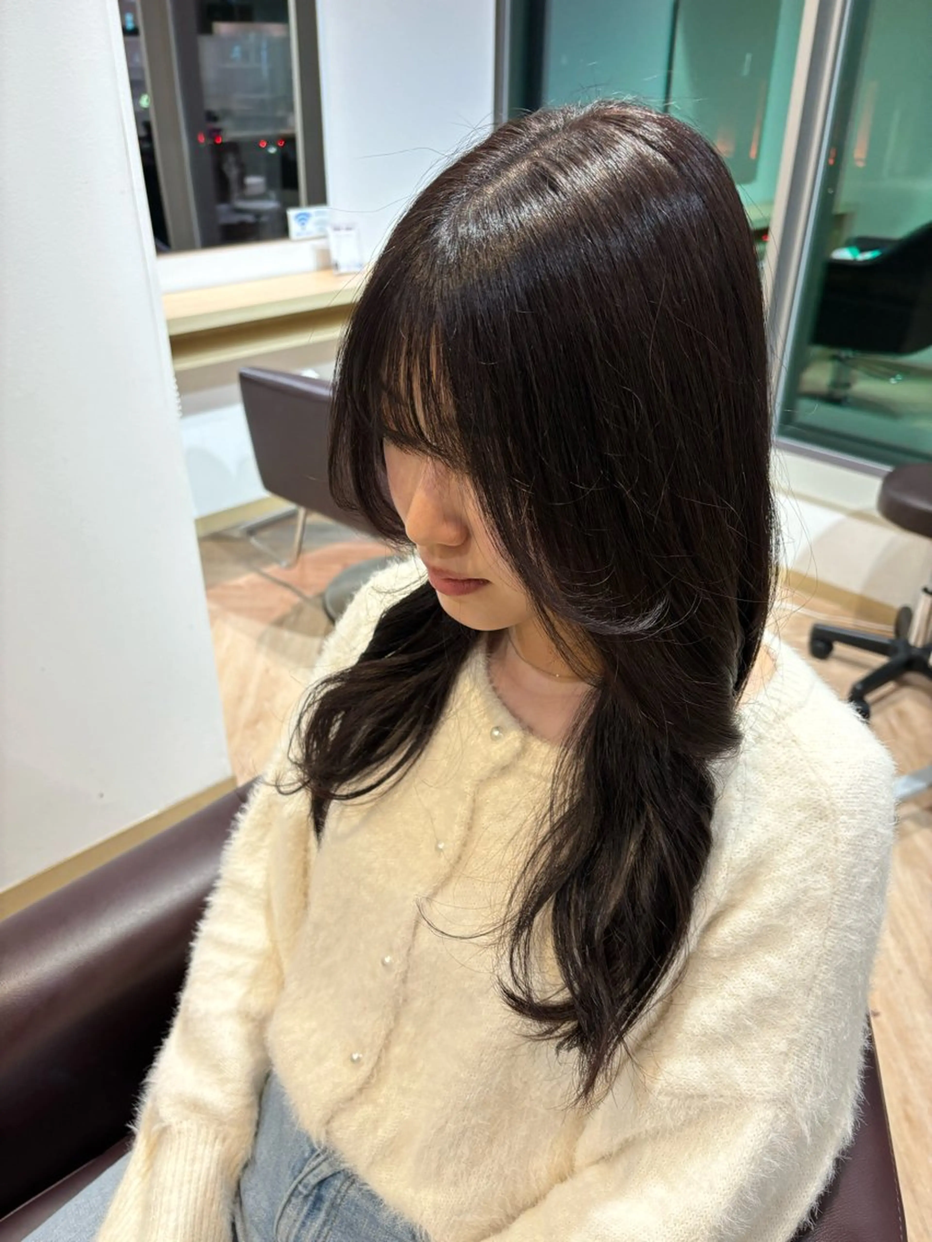 ロング カラー 透明感カラー ゆい/パーマ/レイヤ ー/似合わせカラーのヘアスタイル