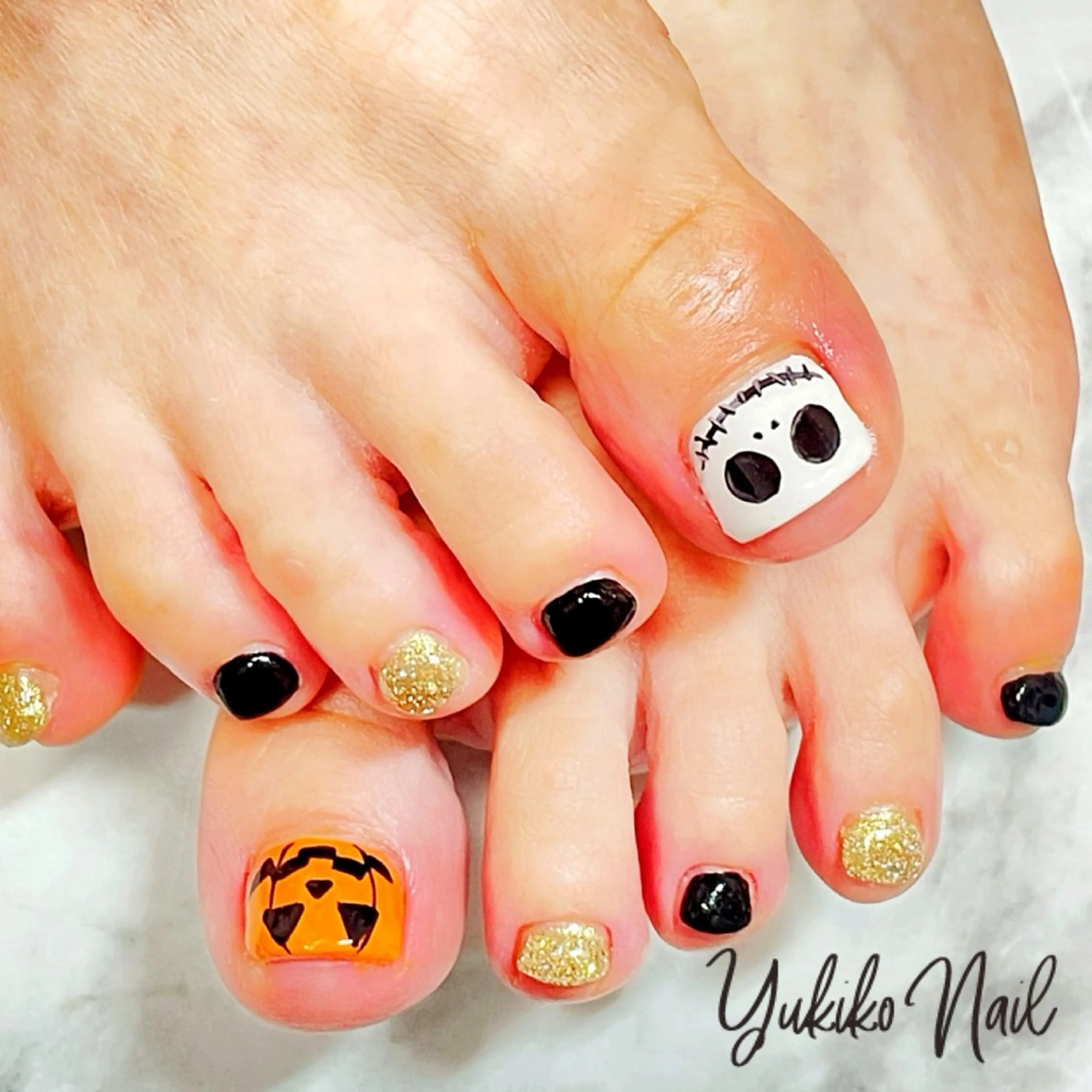 ネイル アートネイル フットネイル ゴールド ハロウィン フットネイル ユキコ ネイルのネイルデザイン