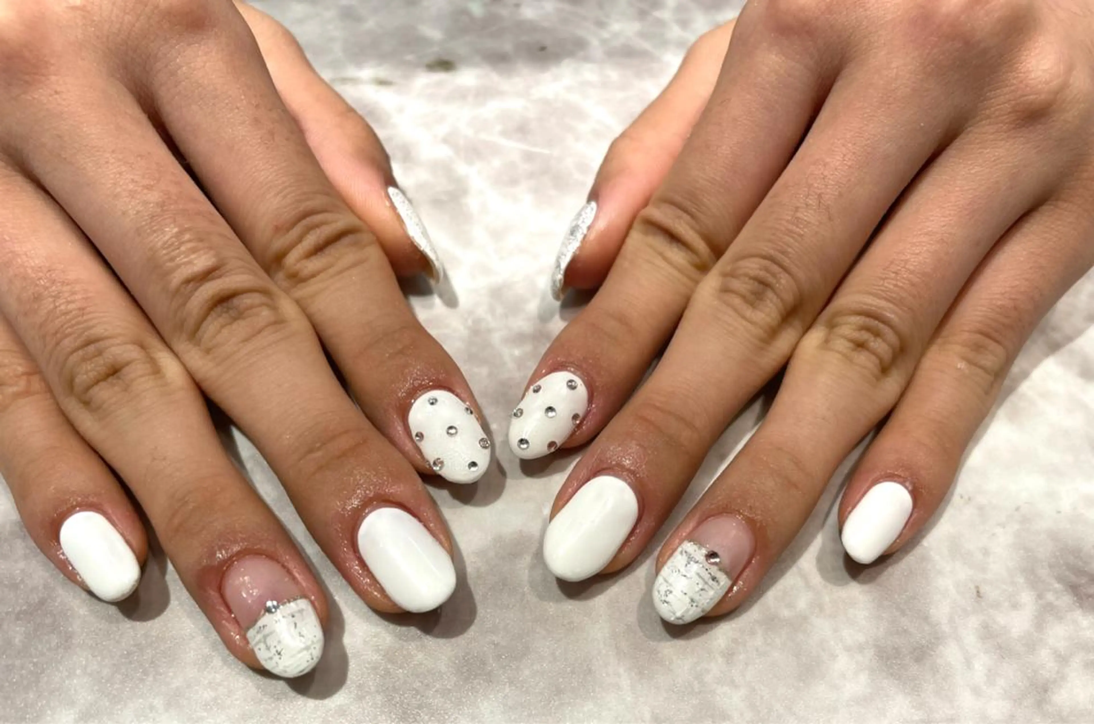 ネイル ホワイト Liora所属・nail mnのネイルデザイン