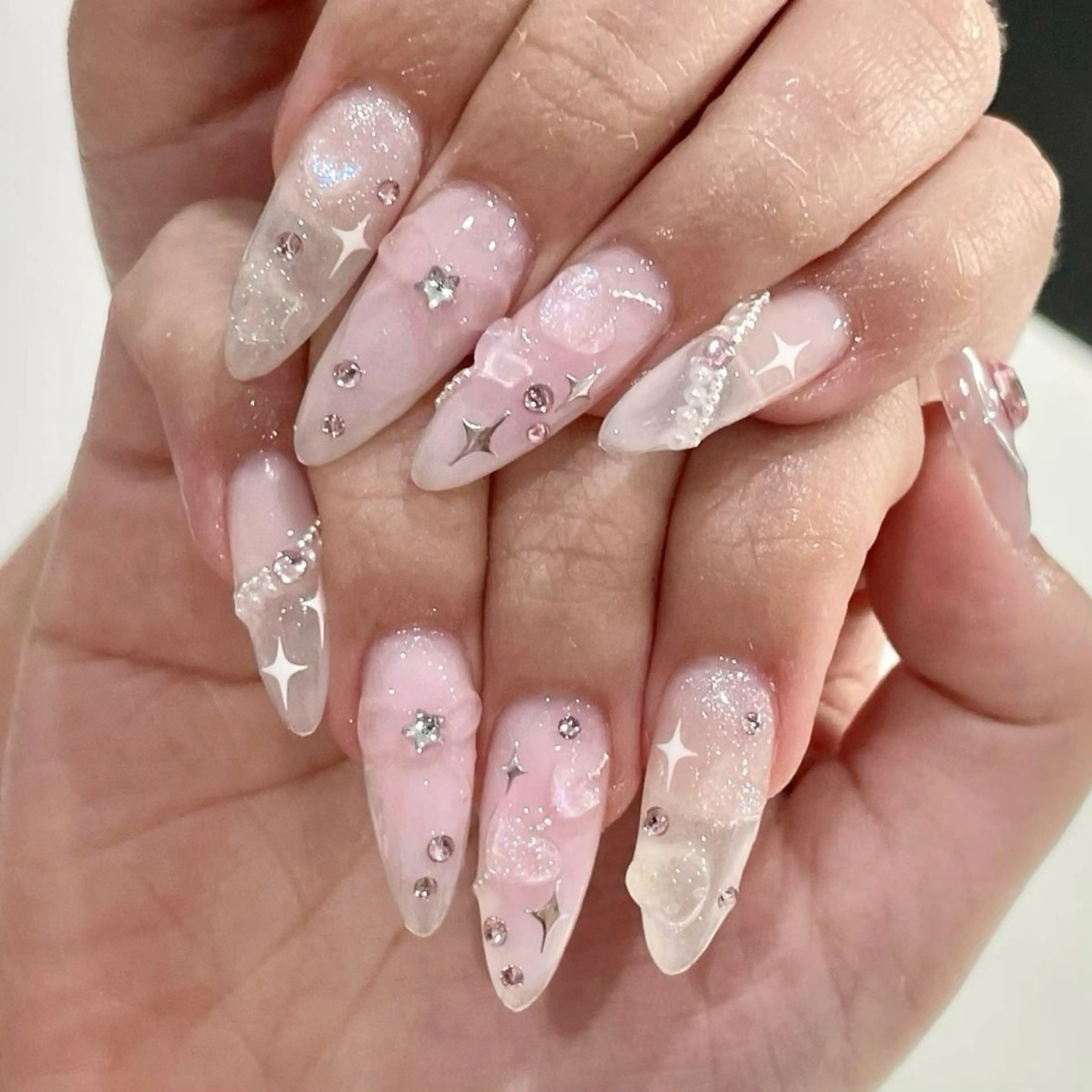 ネイル マグネットネイル ピンク ネイルチップ 冬ネイル Lee Nailsのネイルデザイン