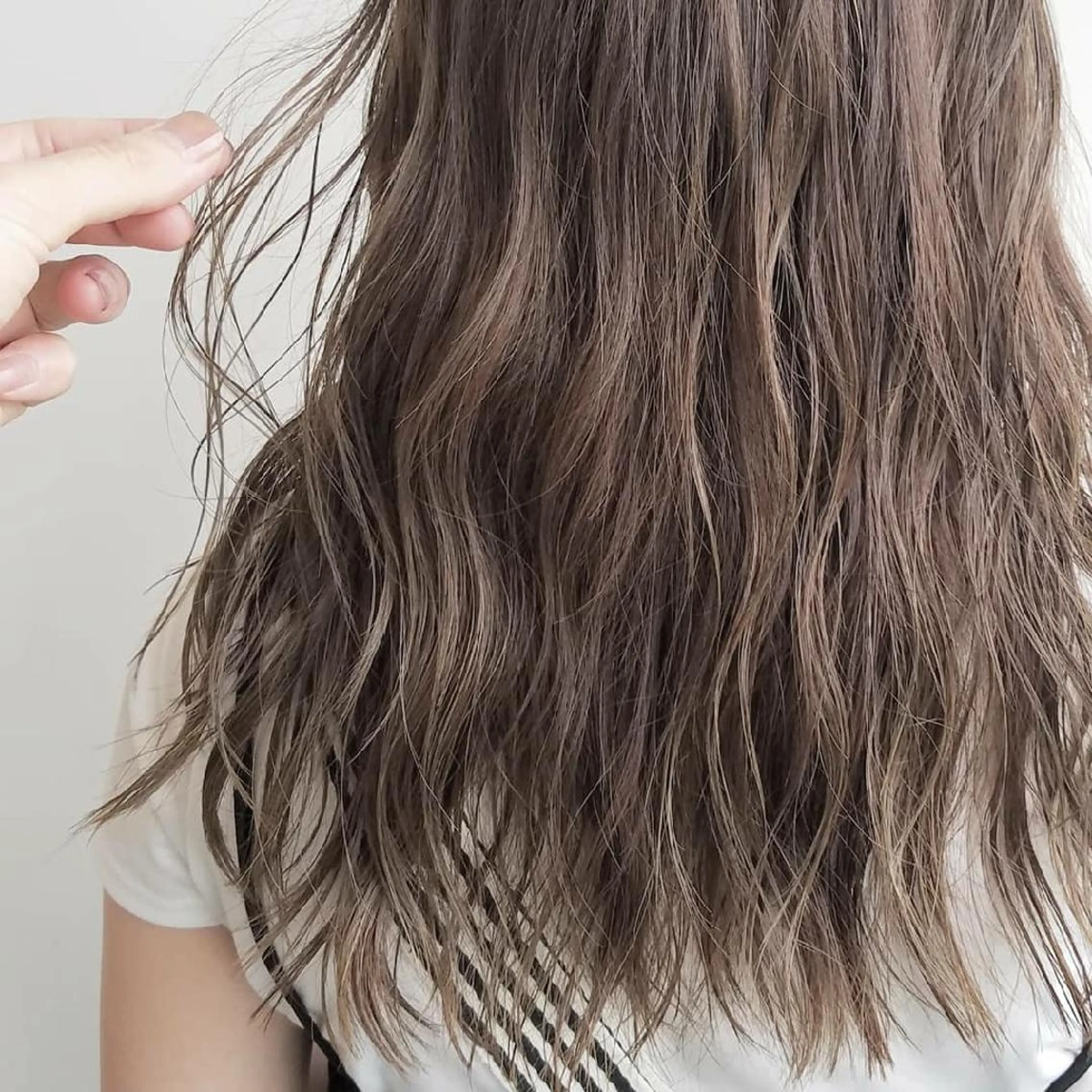 ミディアム カラー パーマ アッシュ ハイライトカラー ミント ハイライト iplus✴ まつげ、眉毛、耳つぼのマツエク・マツパデザイン