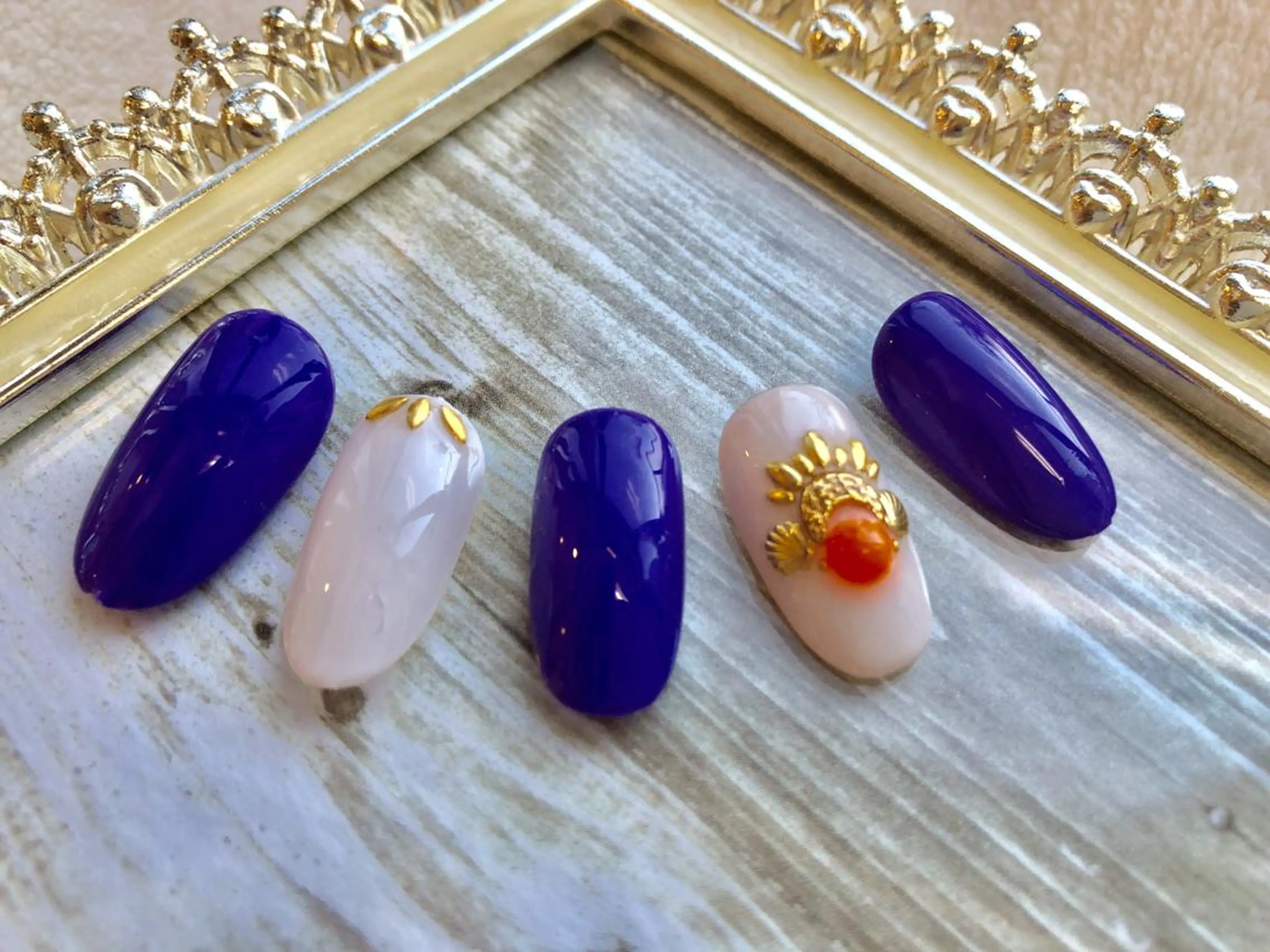 ネイル 【尾下】 ロイヤル•セラピストのネイルデザイン