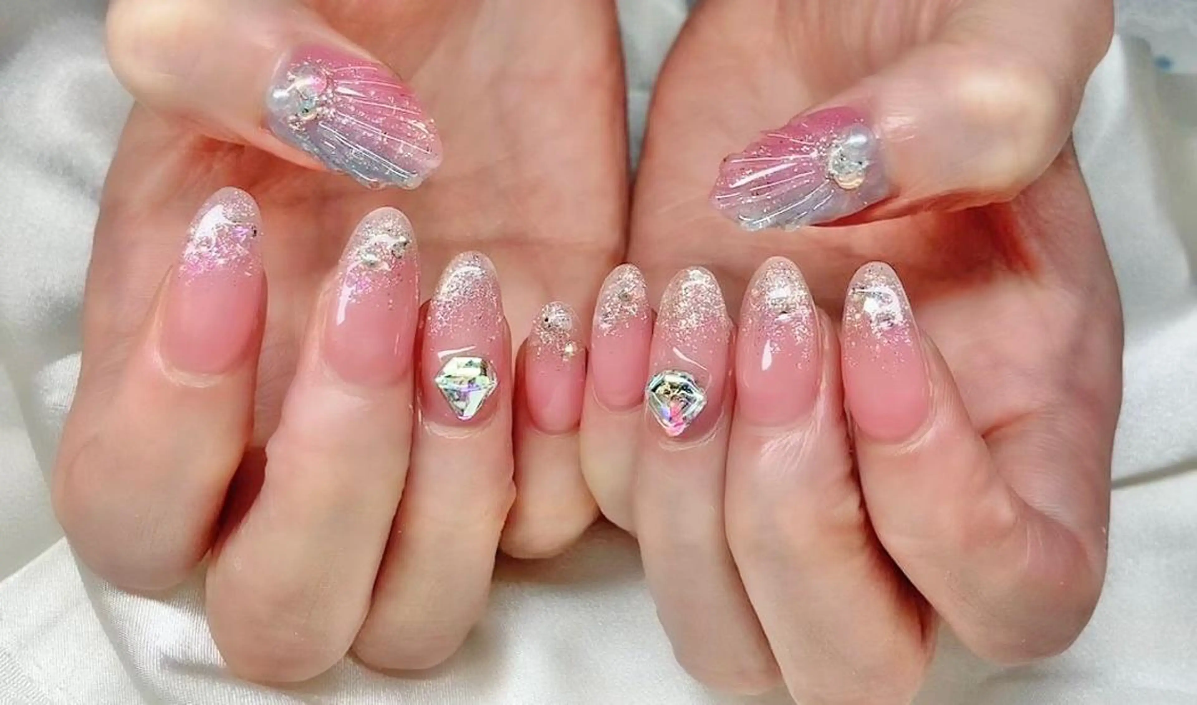 ネイル マツエク・マツパ アイブロウ 韓国風マツエク パリジェンヌラッシュリフト まつげパーマ 長さ出し フットネイル ハンドネイル Nail&eye Belire 新宿のネイルデザイン