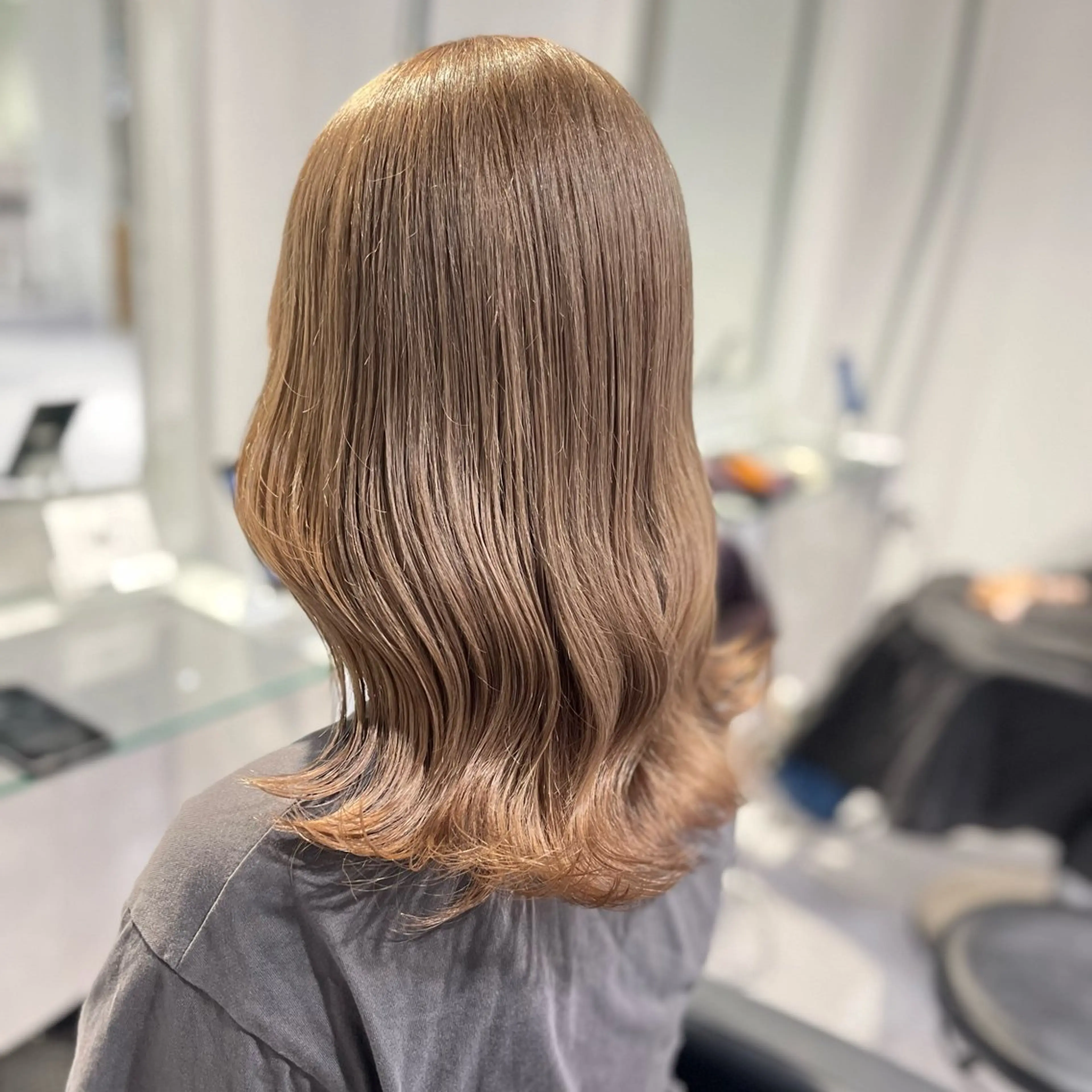 ミディアム 🫧うる艶トレンド 🫧透明感カラーのヘアスタイル