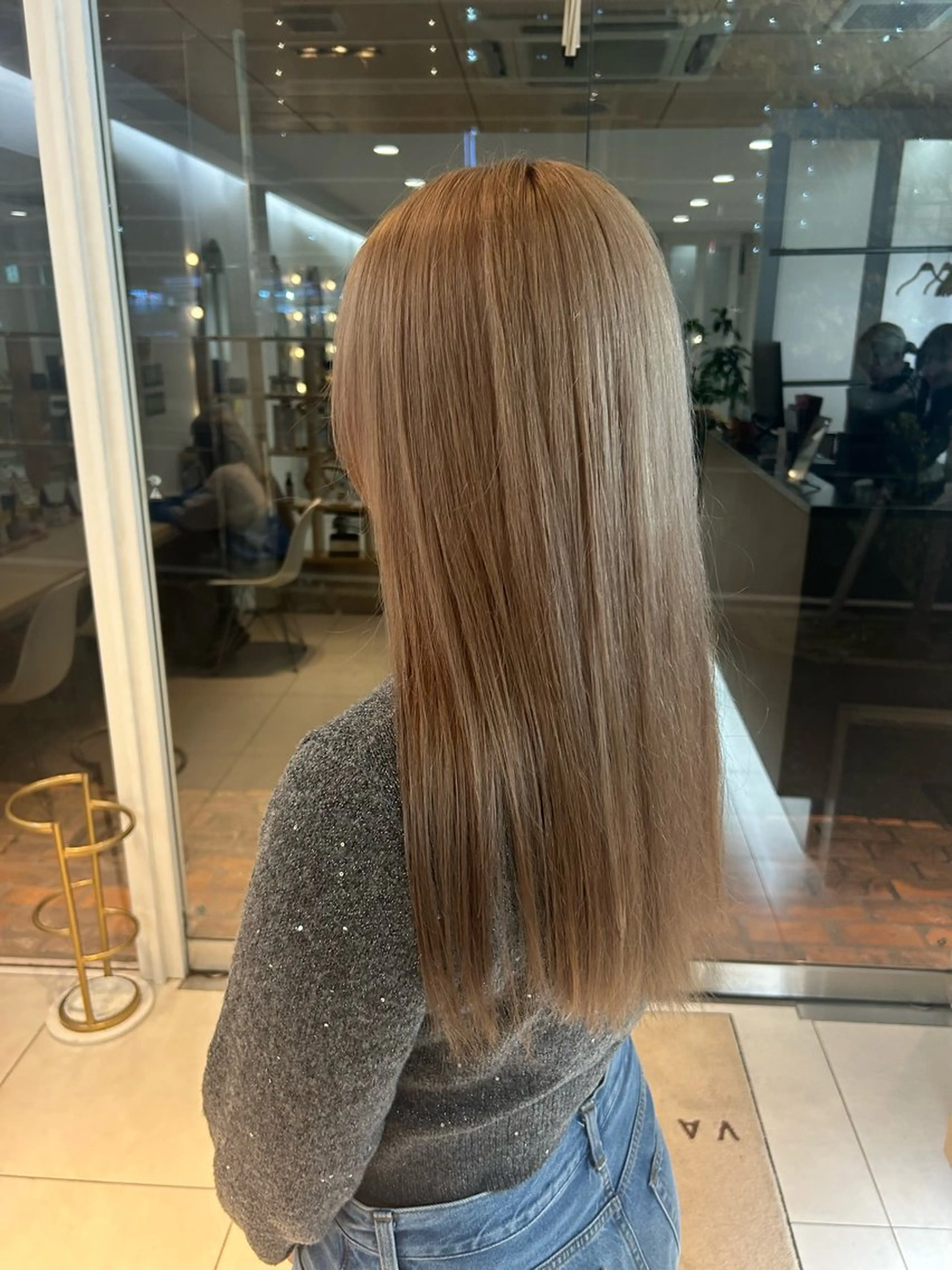 ロング 🍂透明感ベージュ カラー🍂森部杏菜のヘアスタイル